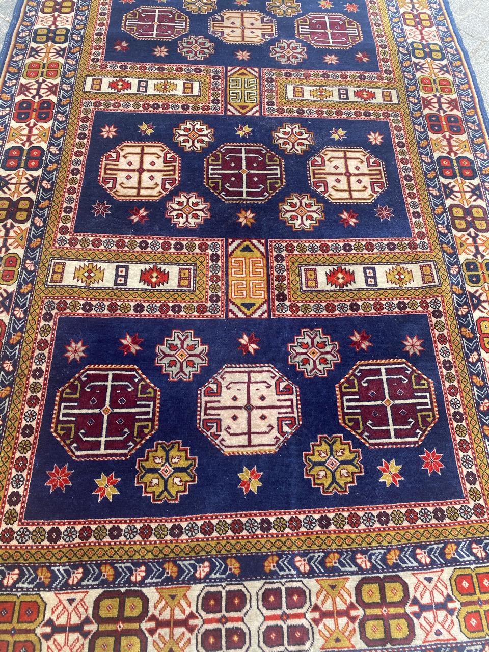 Very beautiful mid century Azerbaïdjan shirwan rug with beautiful geometrical Caucasian design and nice colors with a blue field, entirely and finely hand knotted with wool velvet on cotton foundation.

✨✨✨
