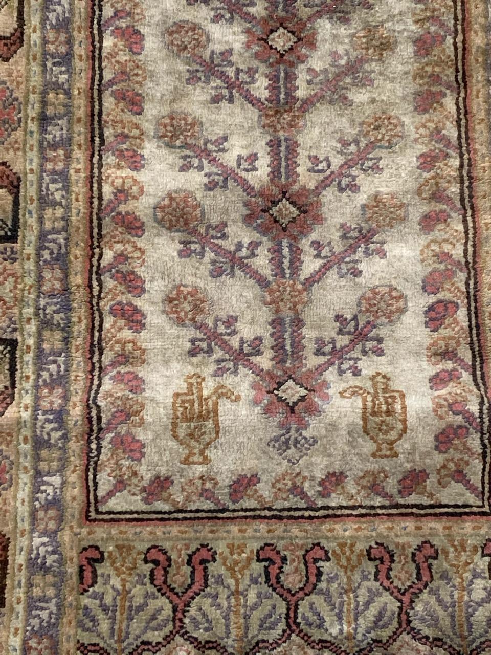 Bobyrug's Pretty Vintage Seide und Baumwolle Türkisch Kayseri Teppich im Zustand „Gut“ im Angebot in Saint Ouen, FR