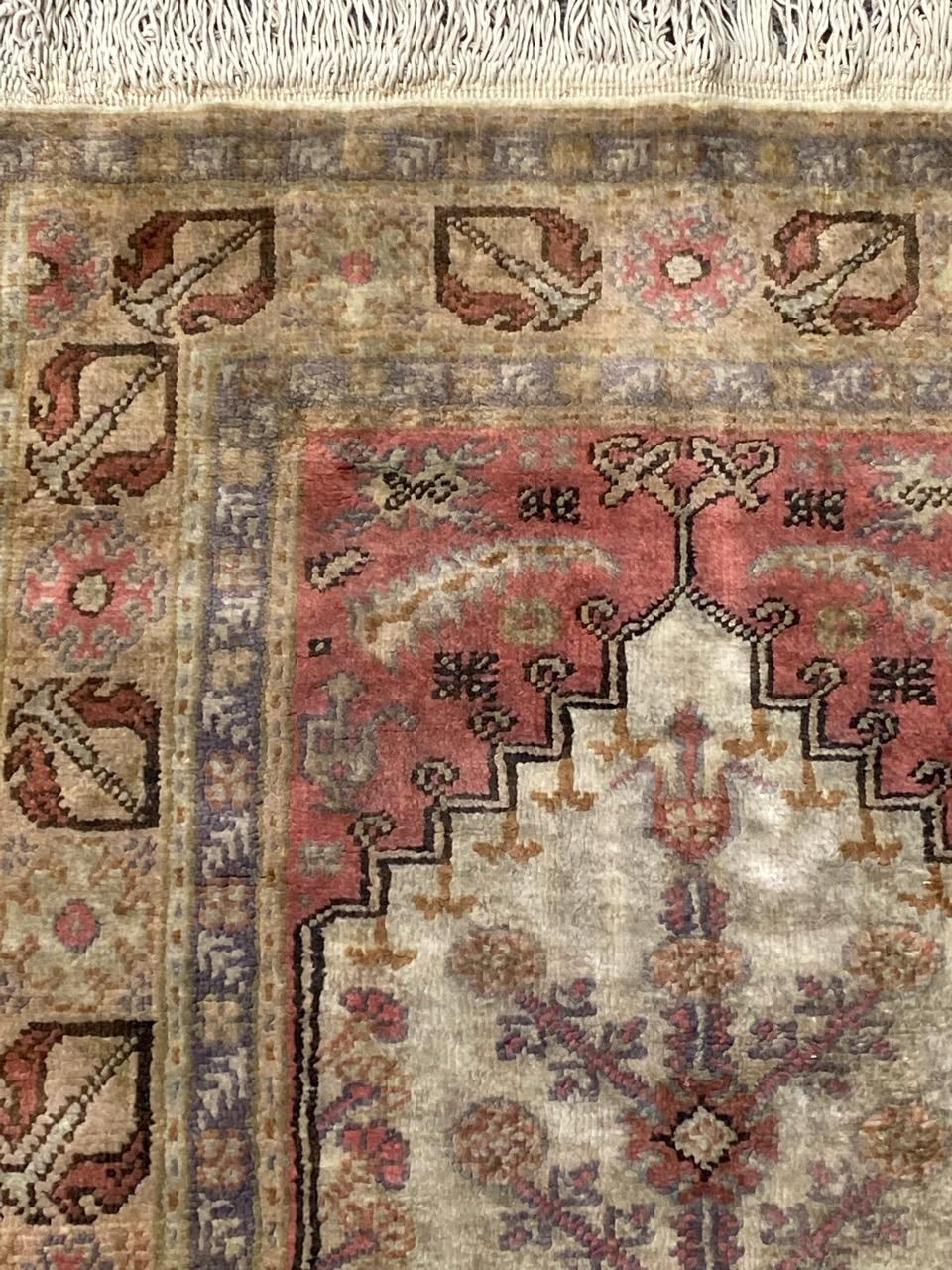 Bobyrug's Pretty Vintage Seide und Baumwolle Türkisch Kayseri Teppich im Angebot 1