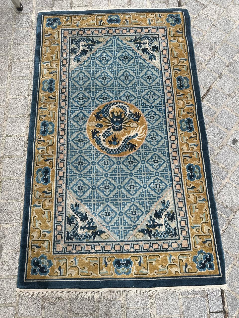Exquisite 1980s Chinese Silk Rug – A true masterpiece of hand-knotted craftsmanship. This silk-on-silk rug features an intricate design inspired by ancient Chinese patterns. In its center, a stunning yellow background adorned with a light and dark