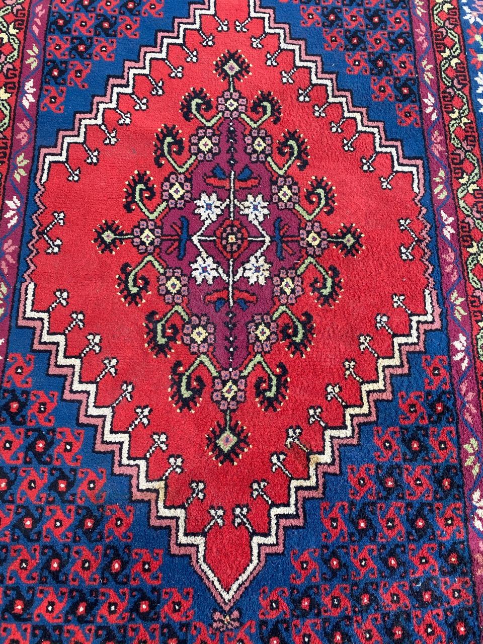 Bobyrug's Hübscher Tunesischer Vintage-Teppich (Handgeknüpft) im Angebot