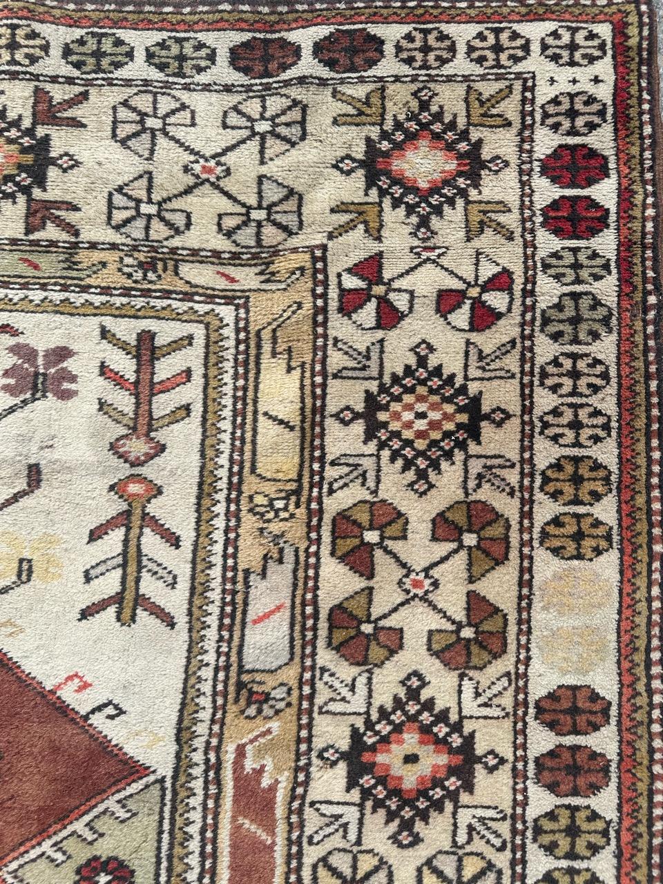 Bonita alfombra vintage turca de Anatolia en venta 7