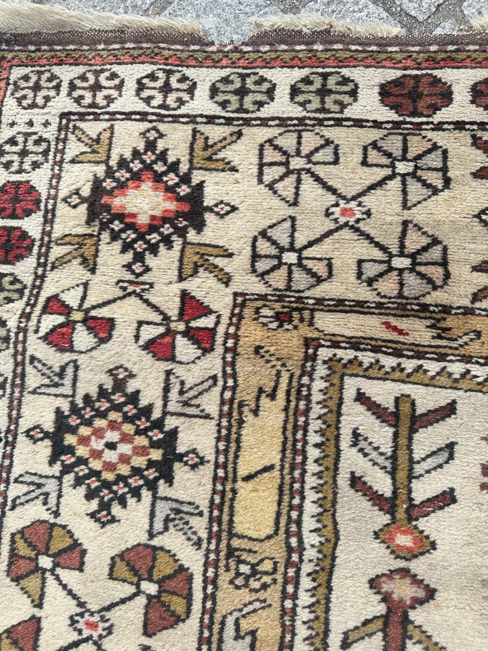 Bonita alfombra vintage turca de Anatolia en venta 11