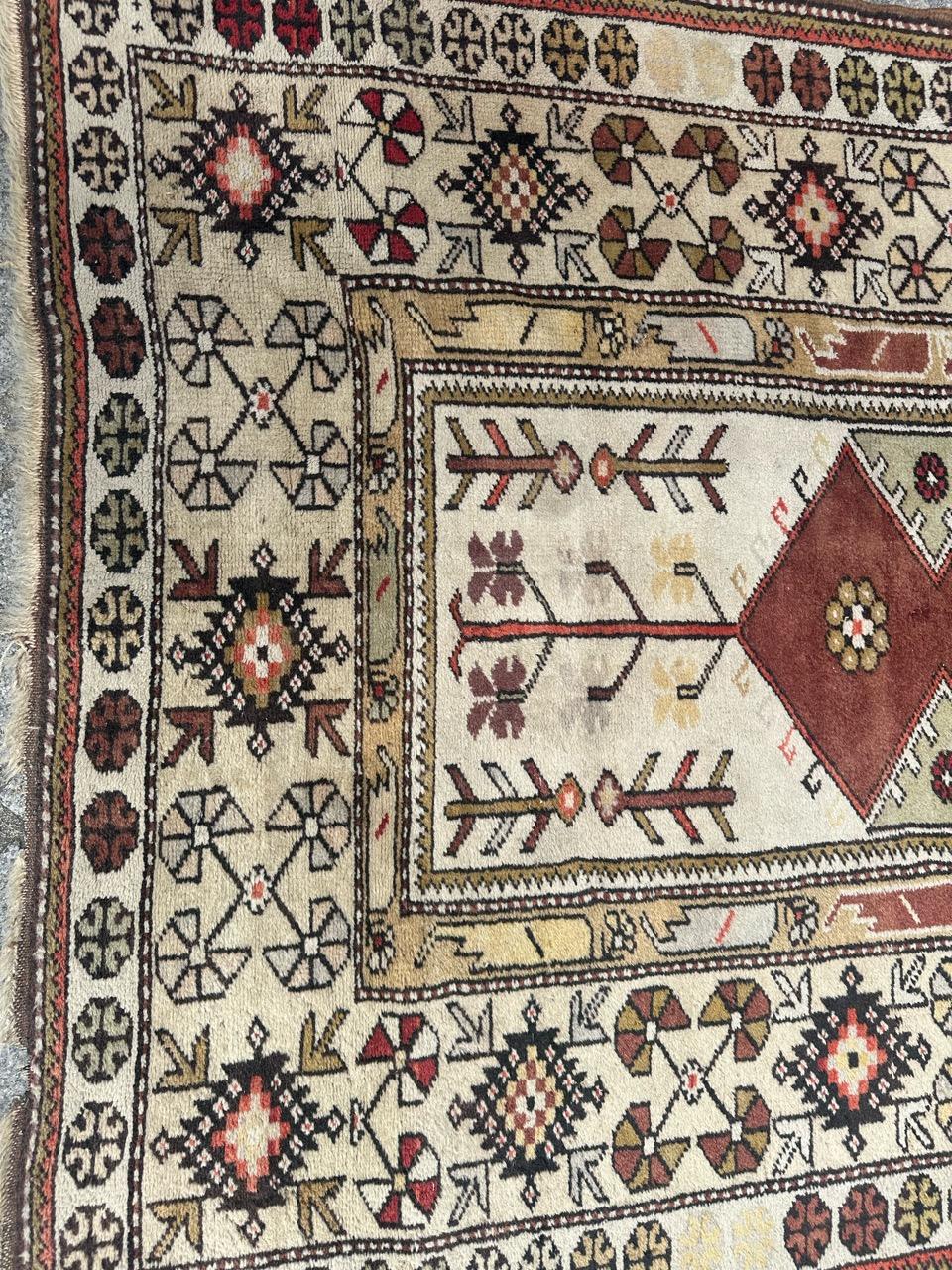 Bonita alfombra vintage turca de Anatolia Oushak en venta