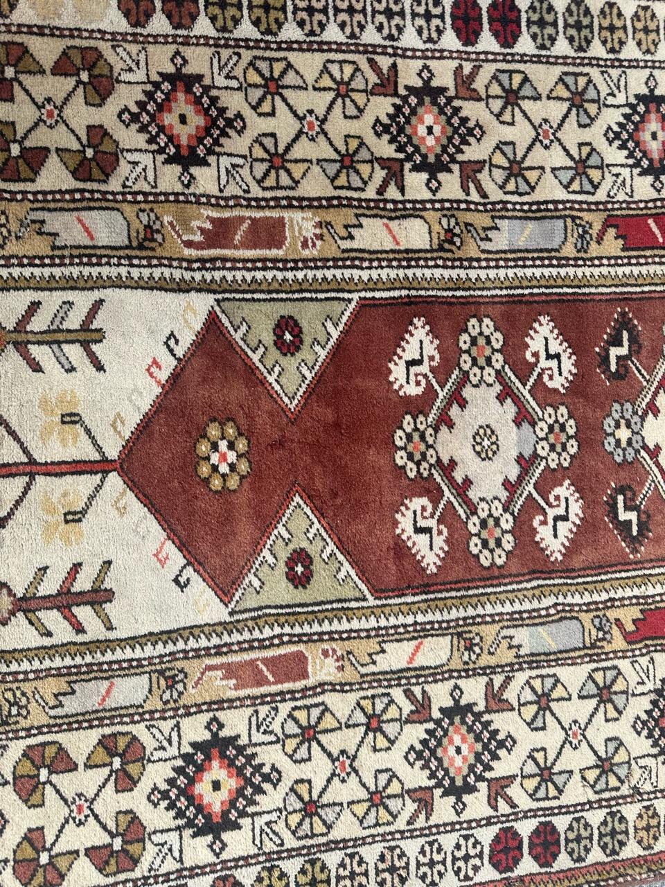 Bonita alfombra vintage turca de Anatolia Turco en venta