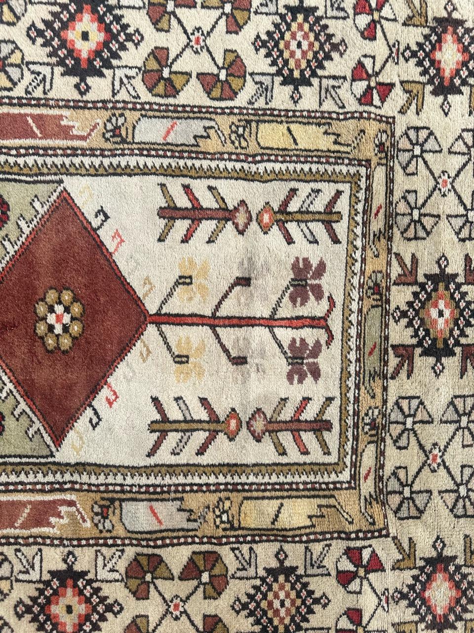 Bonita alfombra vintage turca de Anatolia en venta 1
