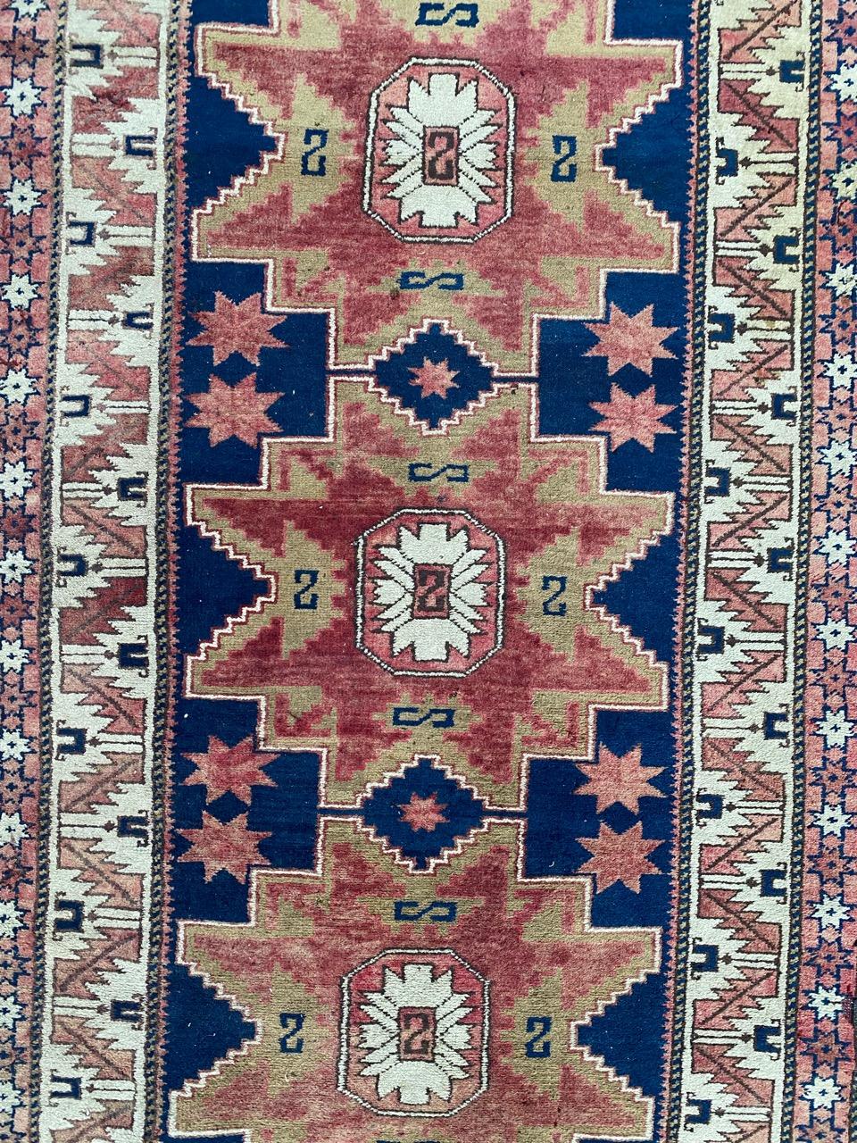 Nice mid century Turkish rug with a geometrical Caucasian design and nice colors, entirely hand knotted with wool velvet on wool foundation.

✨✨✨
