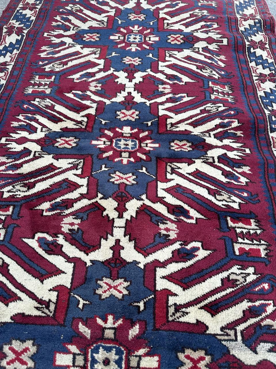 Hübscher türkischer Vintage-Teppich Kazak-Design im Angebot 4