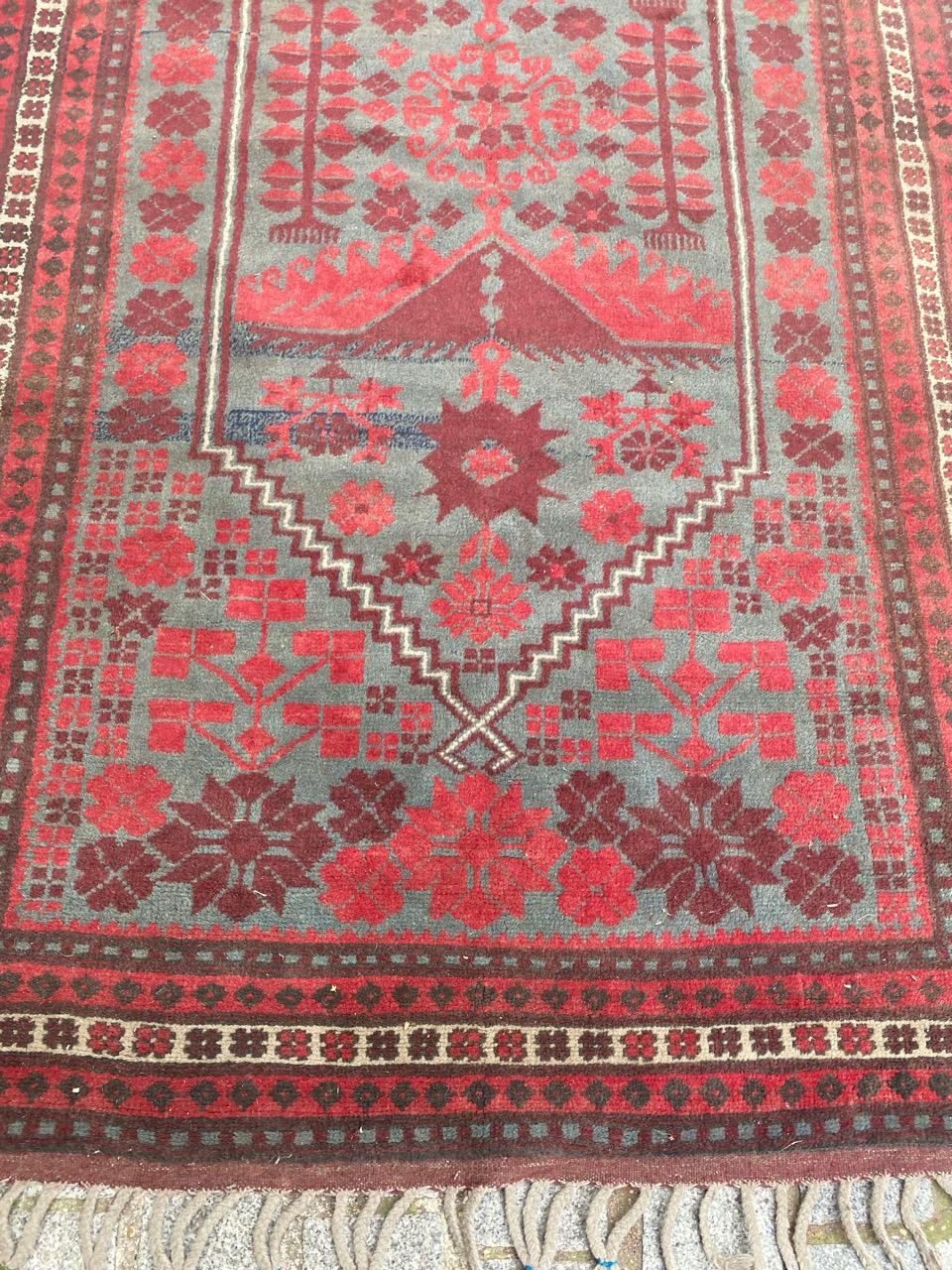 Nice late 20th century Turkish Anatolian rug, with beautiful geometrical design and nice colors, entirely hand knotted with wool velvet on wool foundation.

✨✨✨
