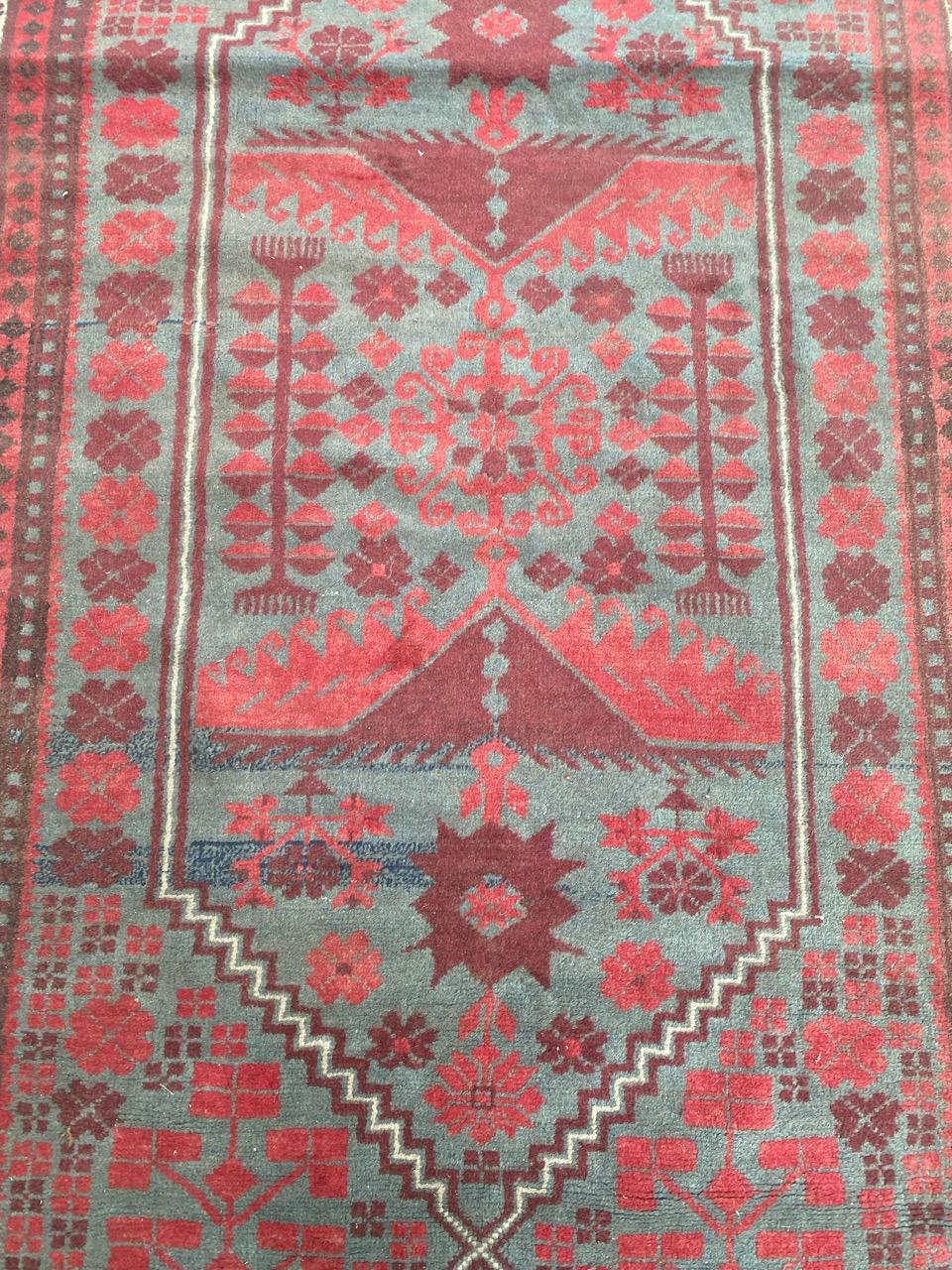 Bobyrugs hübscher türkischer Yagcibedir-Teppich im Vintage-Stil (Oushak) im Angebot