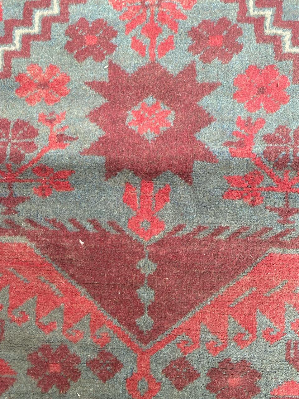 Bobyrugs hübscher türkischer Yagcibedir-Teppich im Vintage-Stil (Handgeknüpft) im Angebot