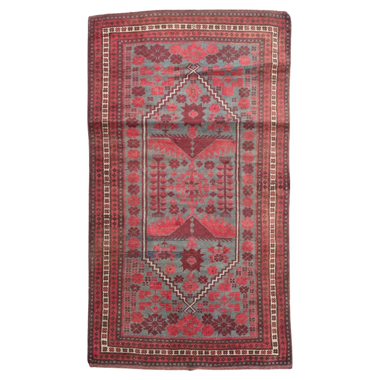 Joli tapis turc vintage Yagcibedir de Bobyrug