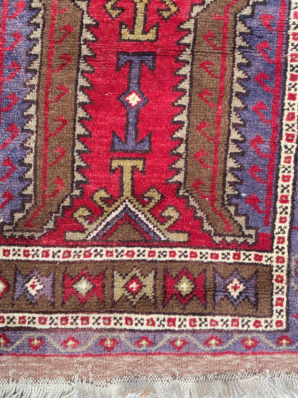 Nice little Turkish rug with beautiful geometrical and tribal design and nice colors, entirely and finely hand knotted with wool velvet on wool foundation.

✨✨✨
