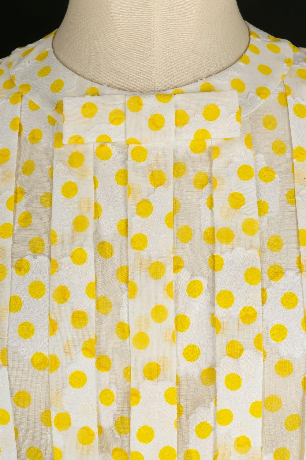 Weiße Vintage-Bluse mit gelben Tupfenmuster und Tupfen im Angebot 1