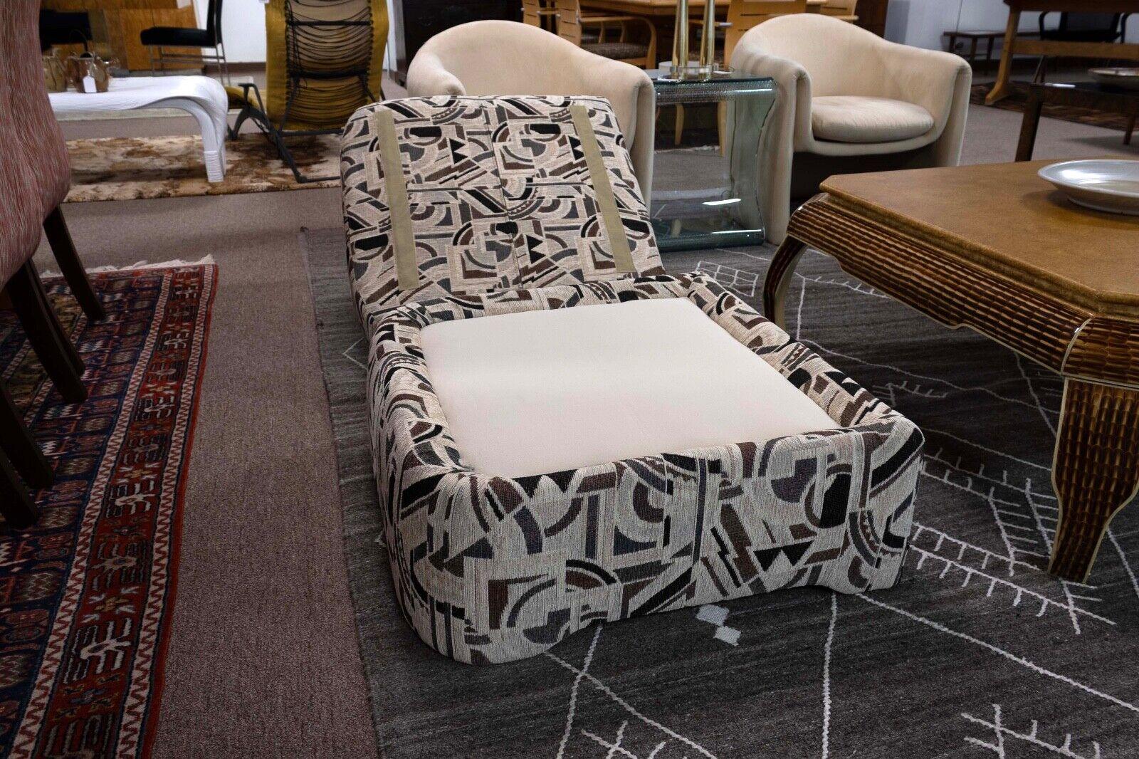 Preview Furniture Corporation Gemusterte quadratische Ottomane Contemporary Modern im Angebot 1
