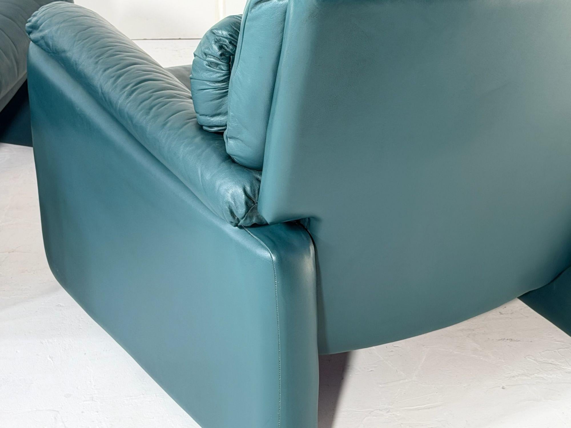 Aperçu de la chaise longue et de l'ottoman en cuir, 1970 Bon état - En vente à Chicago, IL