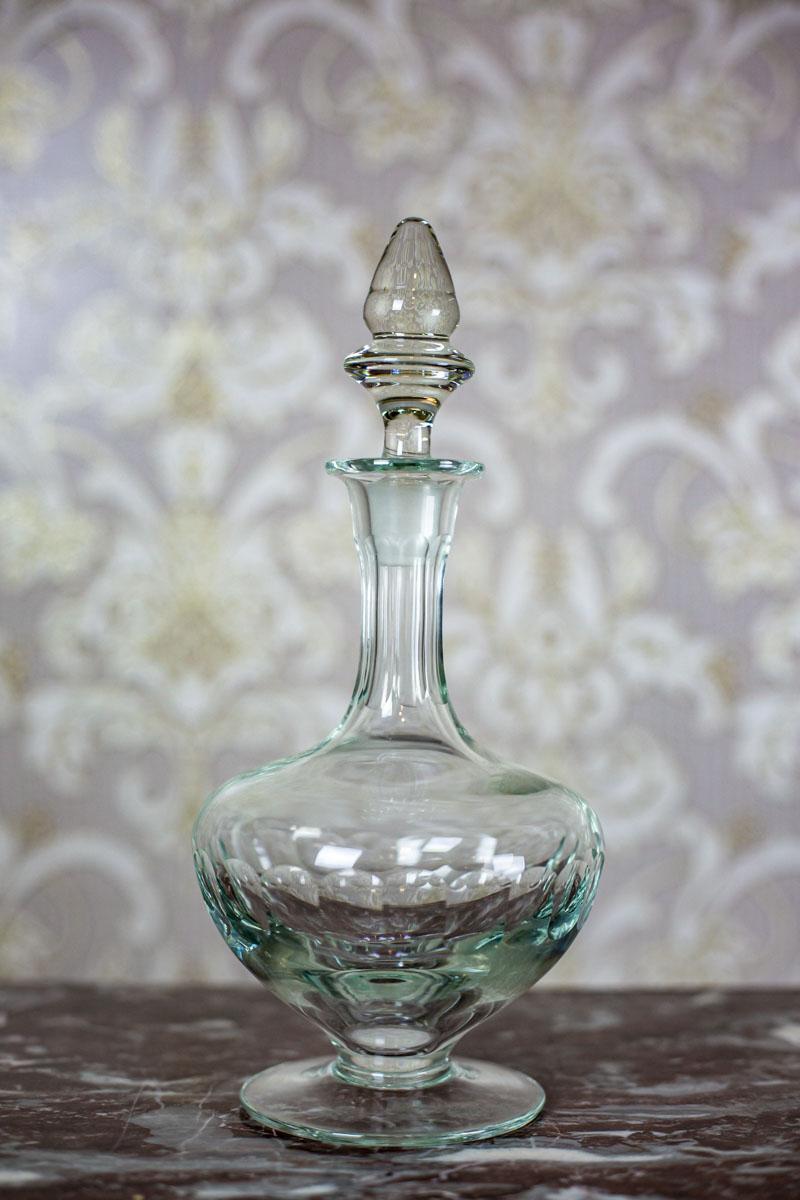 We present you a crystal decanter on a foot.
It was manufactured before 1939.
The surface is smooth and decorated only with a delicately cut line on the belly and neck.

This item is in perfect condition and undamaged.