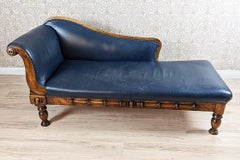 Elegant Walnut Leather Chaise Longue circa 1920