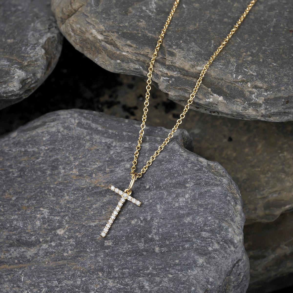 This elegant Dainty 14K Yellow Gold Letter T Diamond Necklace offers a personal touch of luxury, perfect for everyday wear or special occasions. The necklace features natural diamonds that add a subtle sparkle, enhancing the charm of the 