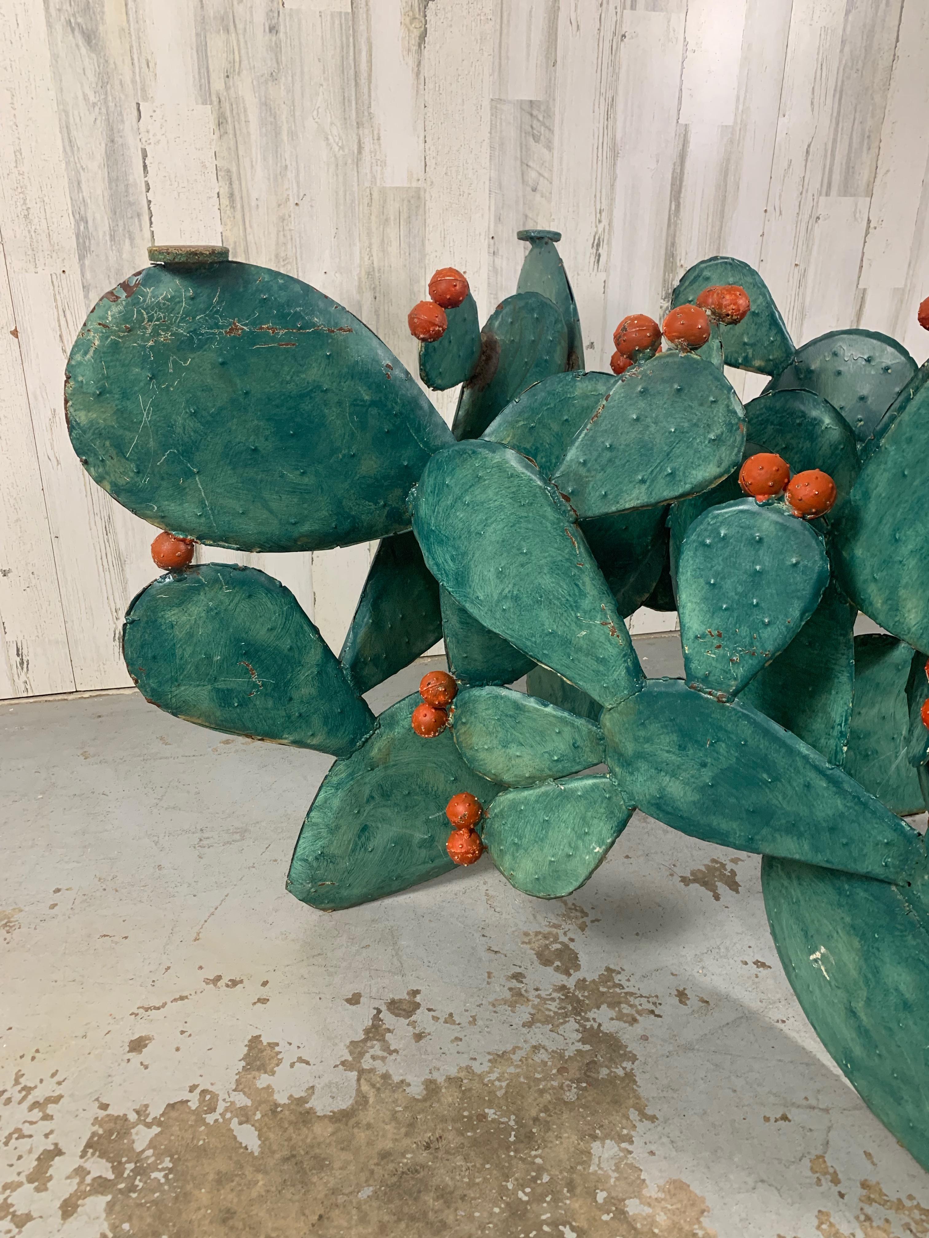 Prickly Birnenförmige Kaktus-Skulptur / Tischsockel (Metall) im Angebot