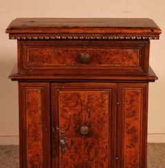 Prie-Dieu or Oratory in Walnut and Burl Walnut, circa 1600