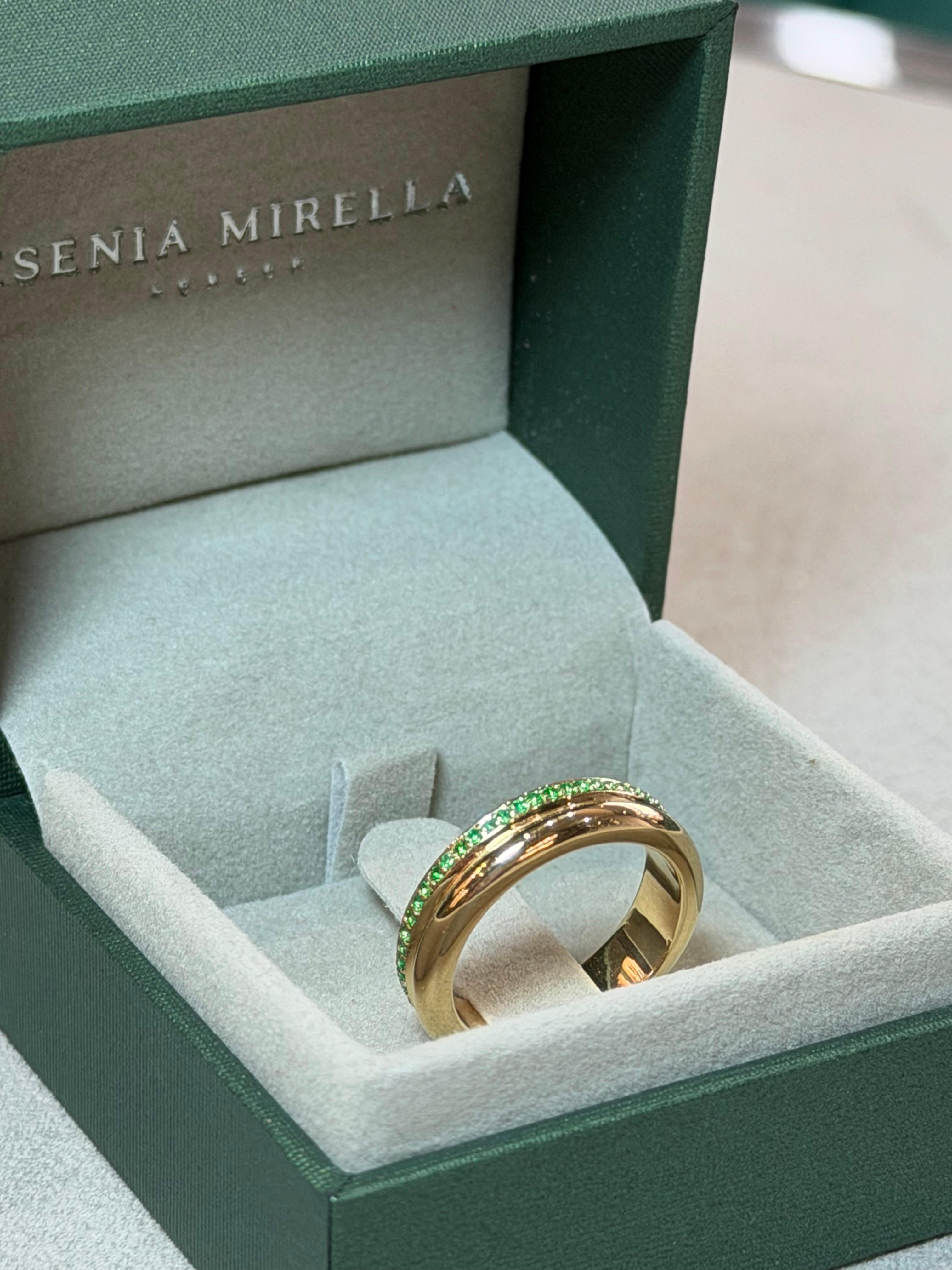 Prima Gelbgold Smaragd Eternity Ring - Elegantes Smaragdband Handgefertigt von Ks im Zustand „Neu“ im Angebot in Marlow, GB