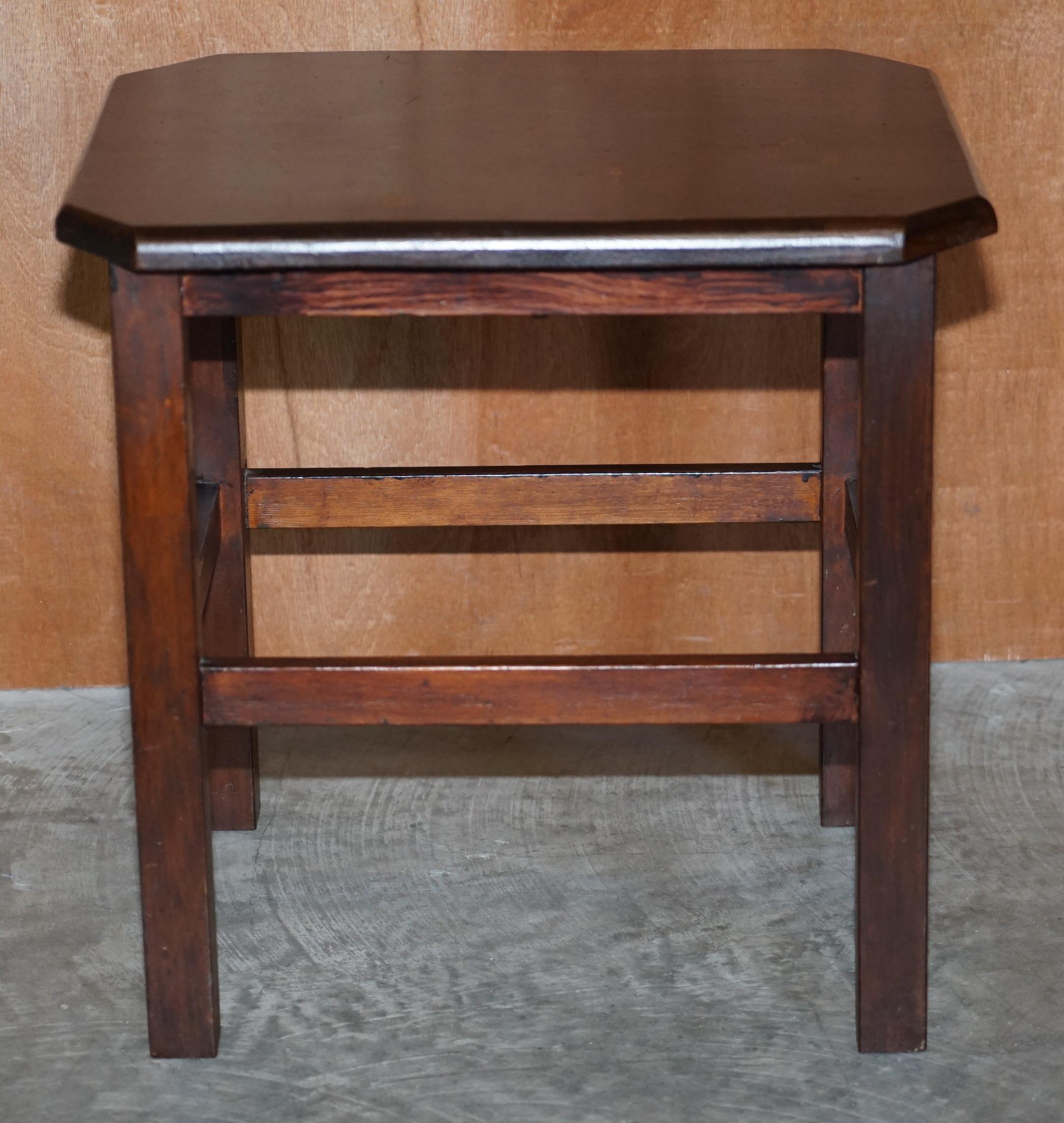 Milieu du XXe siècle Primate lampe d'appoint d'extrémité de table à vin des années 1930 très utilitaire Prix à la vente en vente