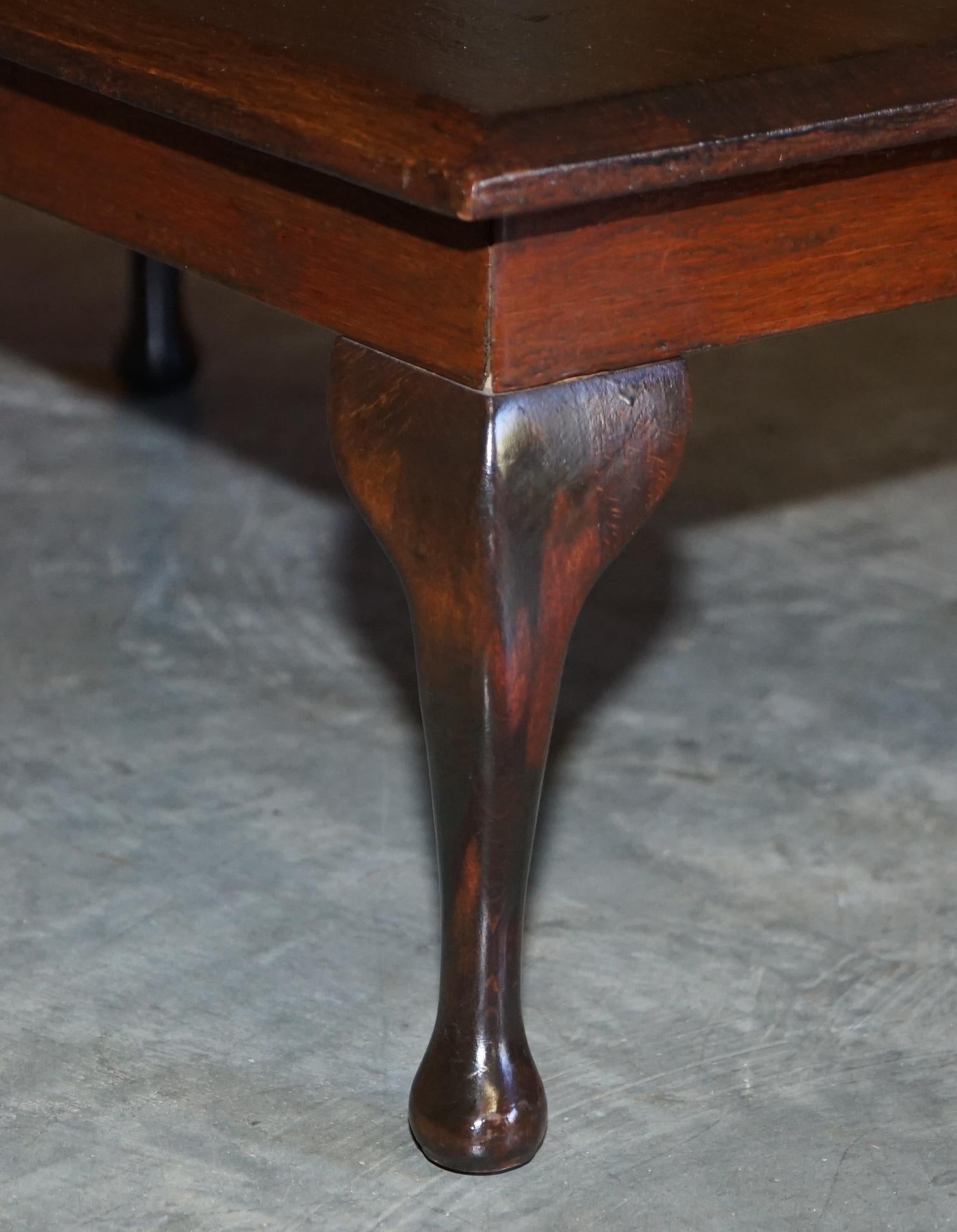 Chêne Table basse ou table à vin d'appoint Primate des années 1950, très utilitaire, vendue à la vente en vente