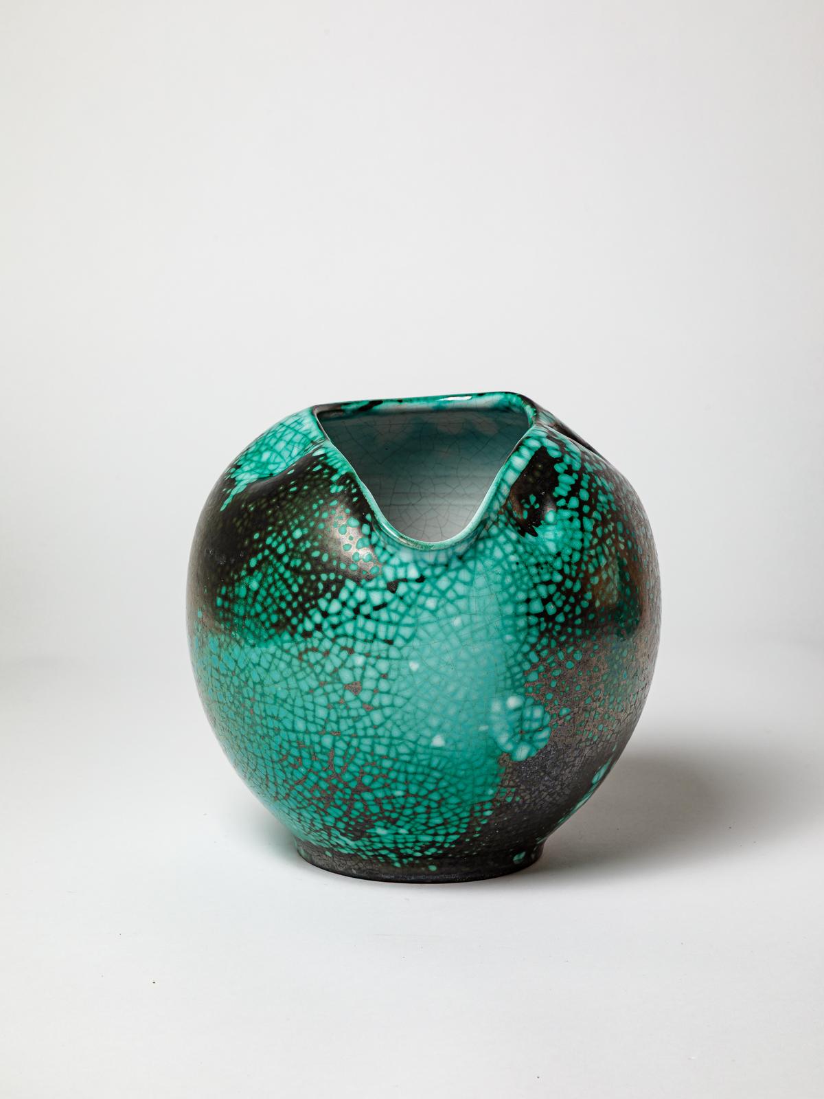 Art Déco Primavera 20° secolo grande vaso in ceramica art deco nero e verde a forma libera CAB in vendita