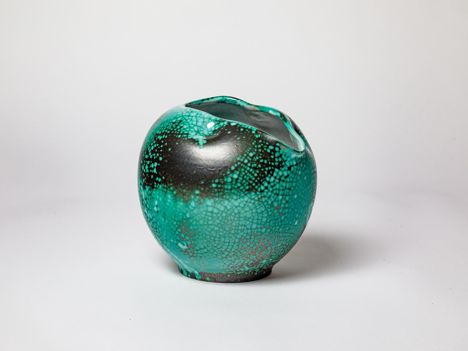 Francese Primavera 20° secolo grande vaso in ceramica art deco nero e verde a forma libera CAB in vendita