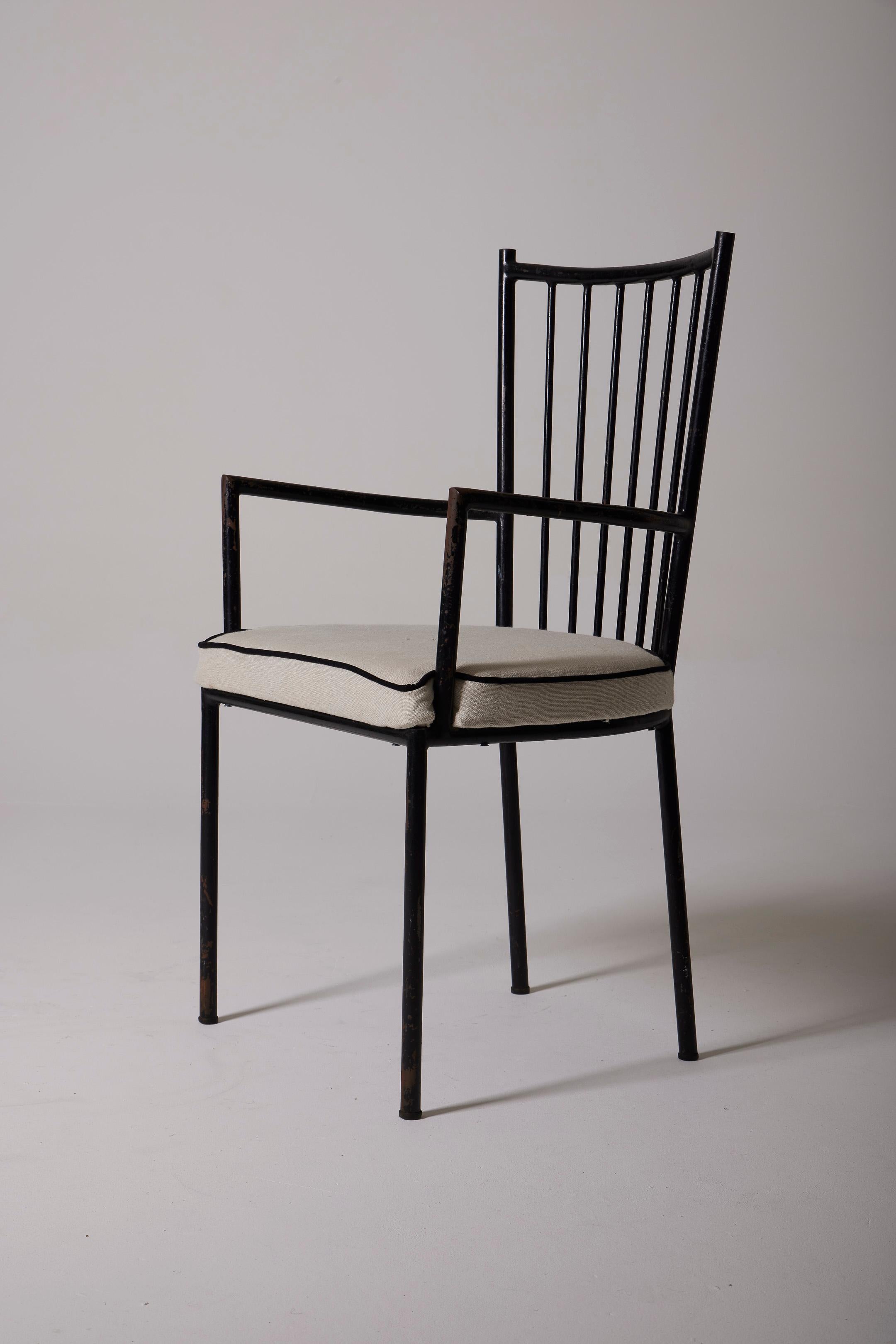 Armchair by designer Colette Gueden (1905-2000) for Primavera in the 1950s (1954). The frame is in black lacquered metal and the seat is in white fabric. Signs of wear on the metal parts are to be noted (visible in the photos). Colette Gueden was a
