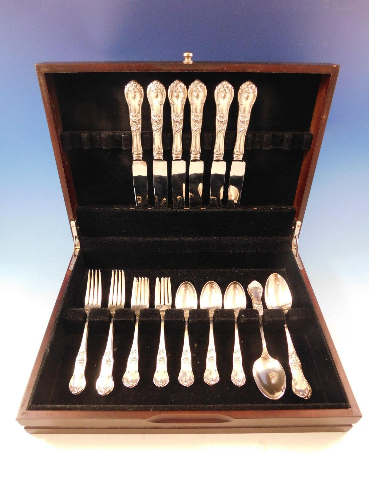Rare Primavera by Pesa (Mexico) sterling silver flatware set circa 1925 with floral motif, 26 pieces. This set includes:

6 knives, 9 1/2
