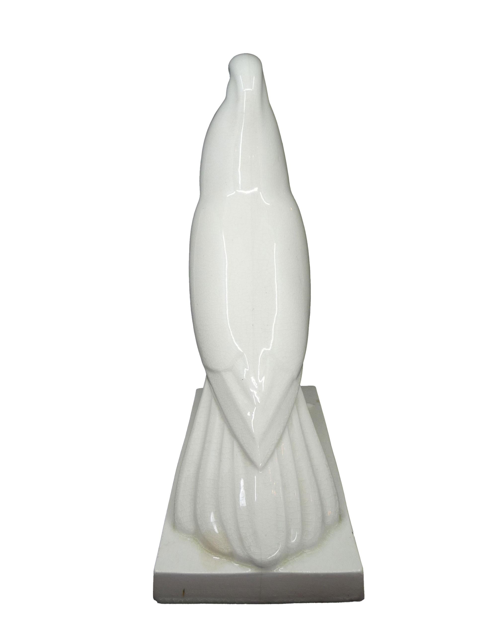 Inizio XX secolo PRIMAVERA / CLAUDE LEVY (attribuzione). Colomba Art Deco. Terracotta bianca screpolata in vendita
