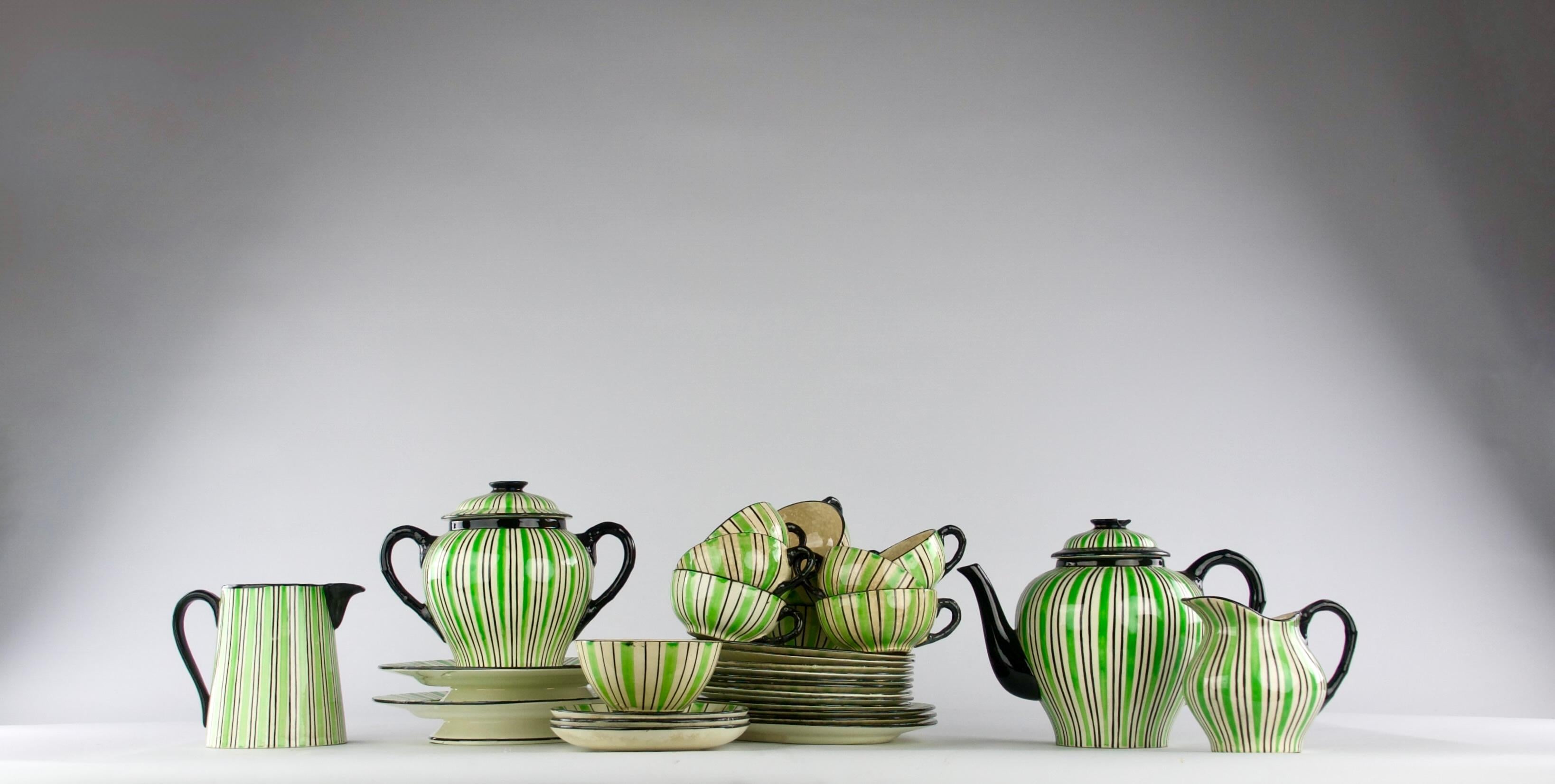 Superb and extremely rare Primavera designed striped tea and coffee service for Creil-Montereau, France 1920s/30s.

In fair condition. One chip on lid of teapot and very slight grenures on spout. Foot of bowl glued back. Staining/signs of use. Apart