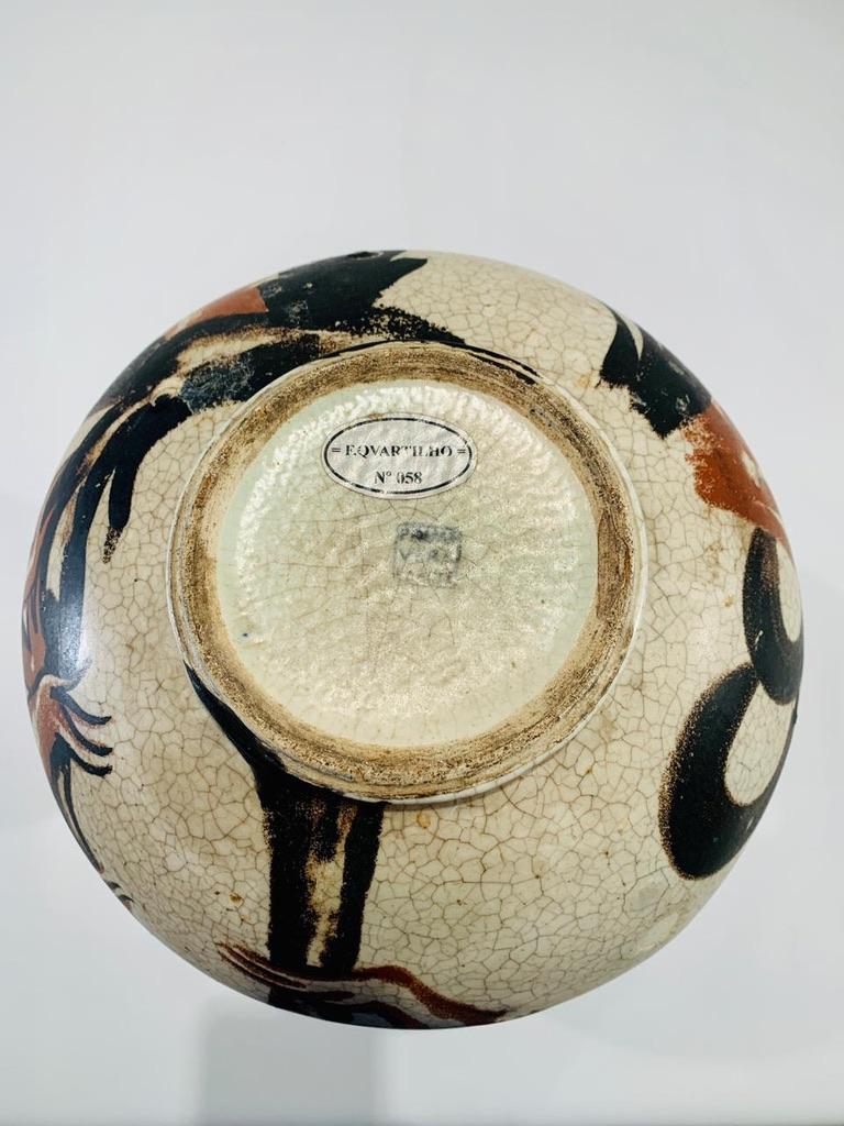 Art déco Vase en céramique Art Déco française avec motif de singes circa 1930. en vente
