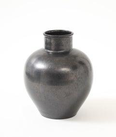 Grand vase Oivid en céramique émaillée noire, col cylindrique, Primavera, France, 1930