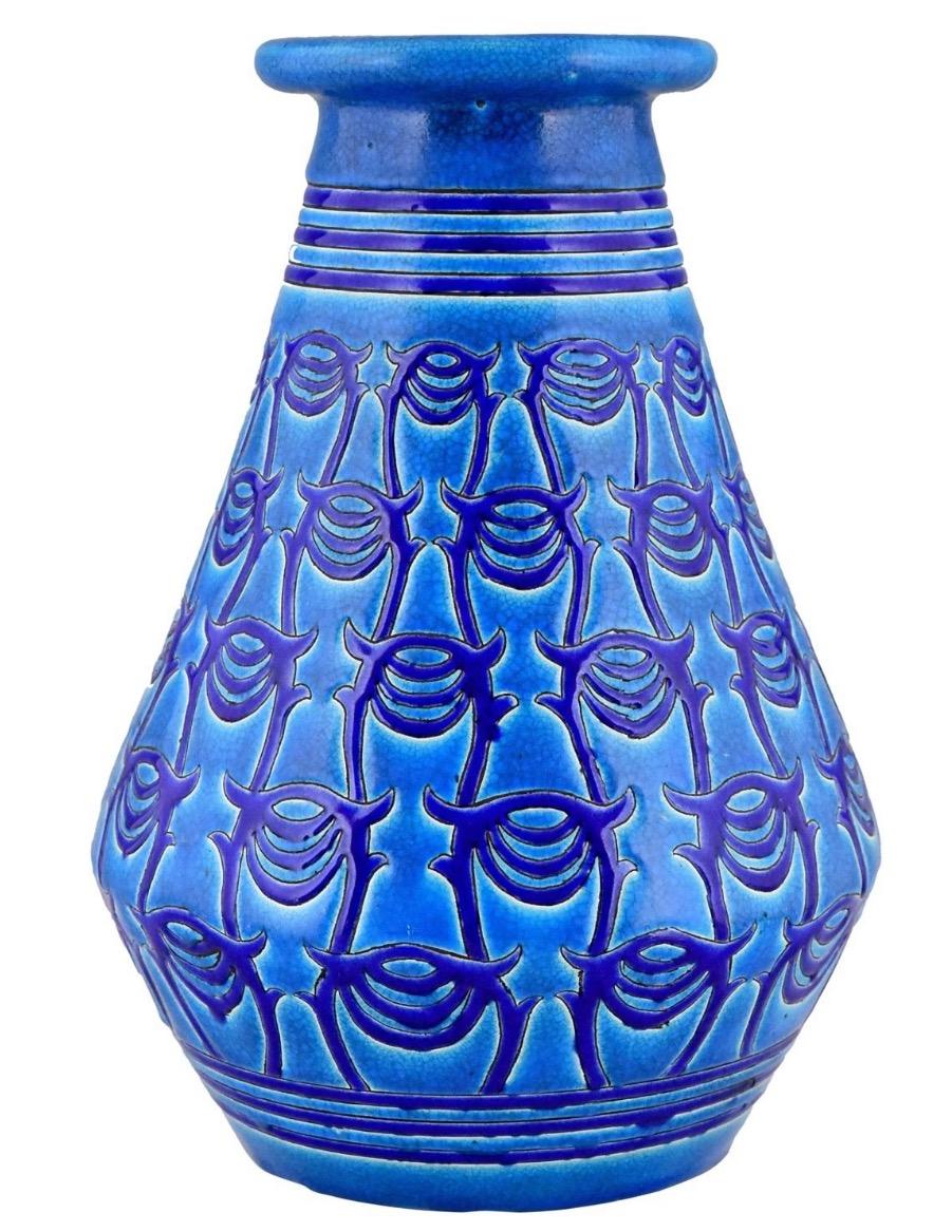 Vase en céramique Art Déco Primavera Longwy en bleu Bon état - En vente à Oakland, CA