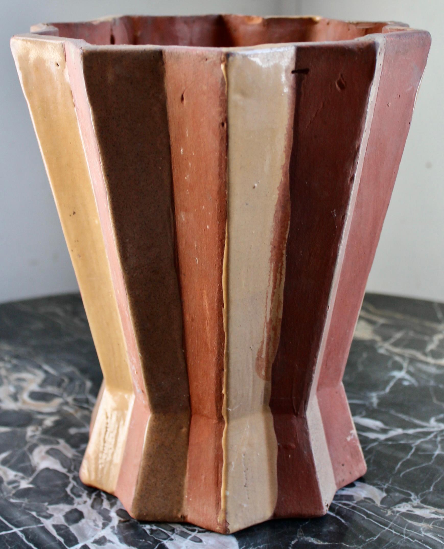 Art déco Vase Primavera Madeline Sougez en terre cuite peinte en vente