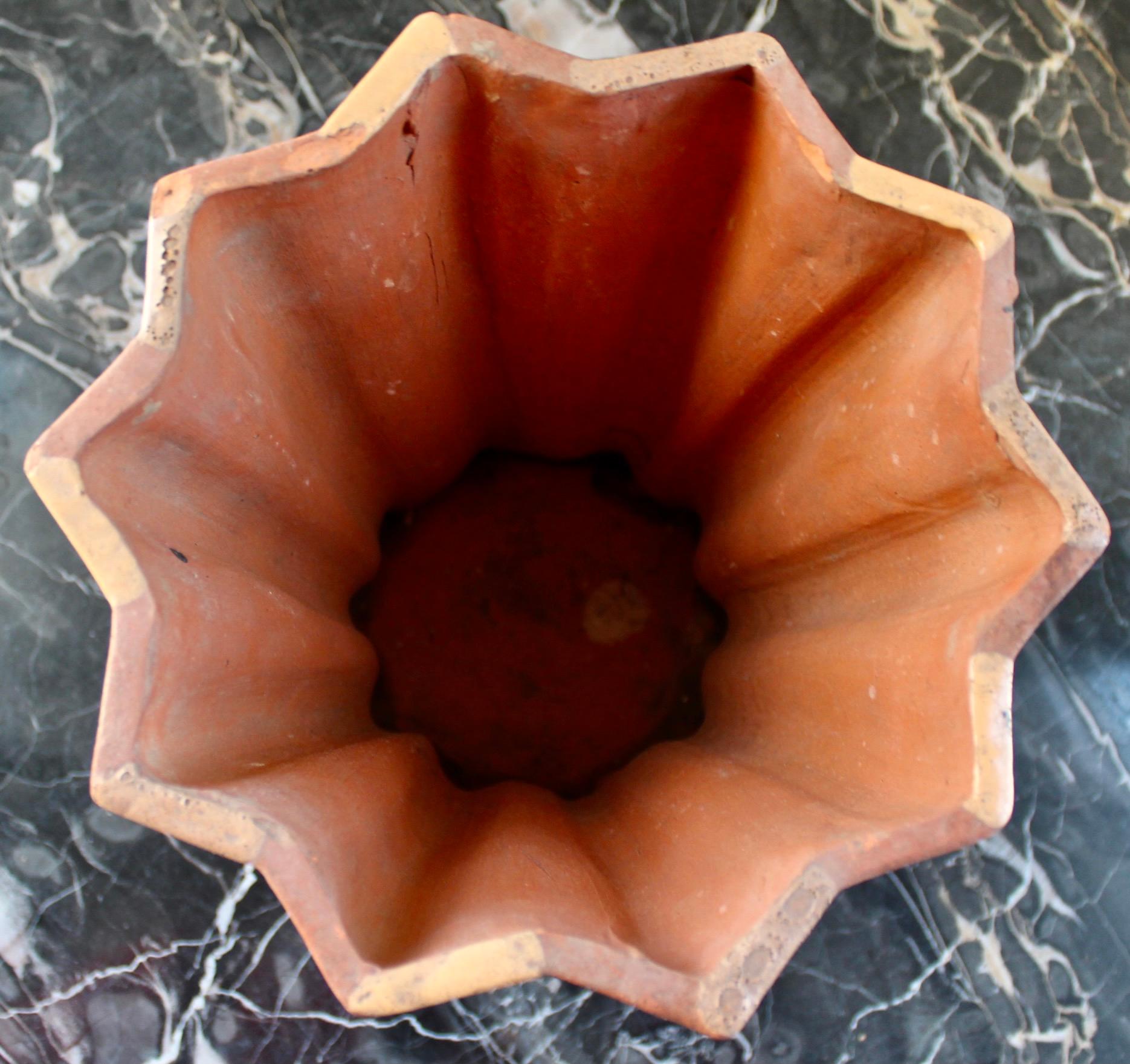 Vase Primavera Madeline Sougez en terre cuite peinte Bon état - En vente à Sharon, CT