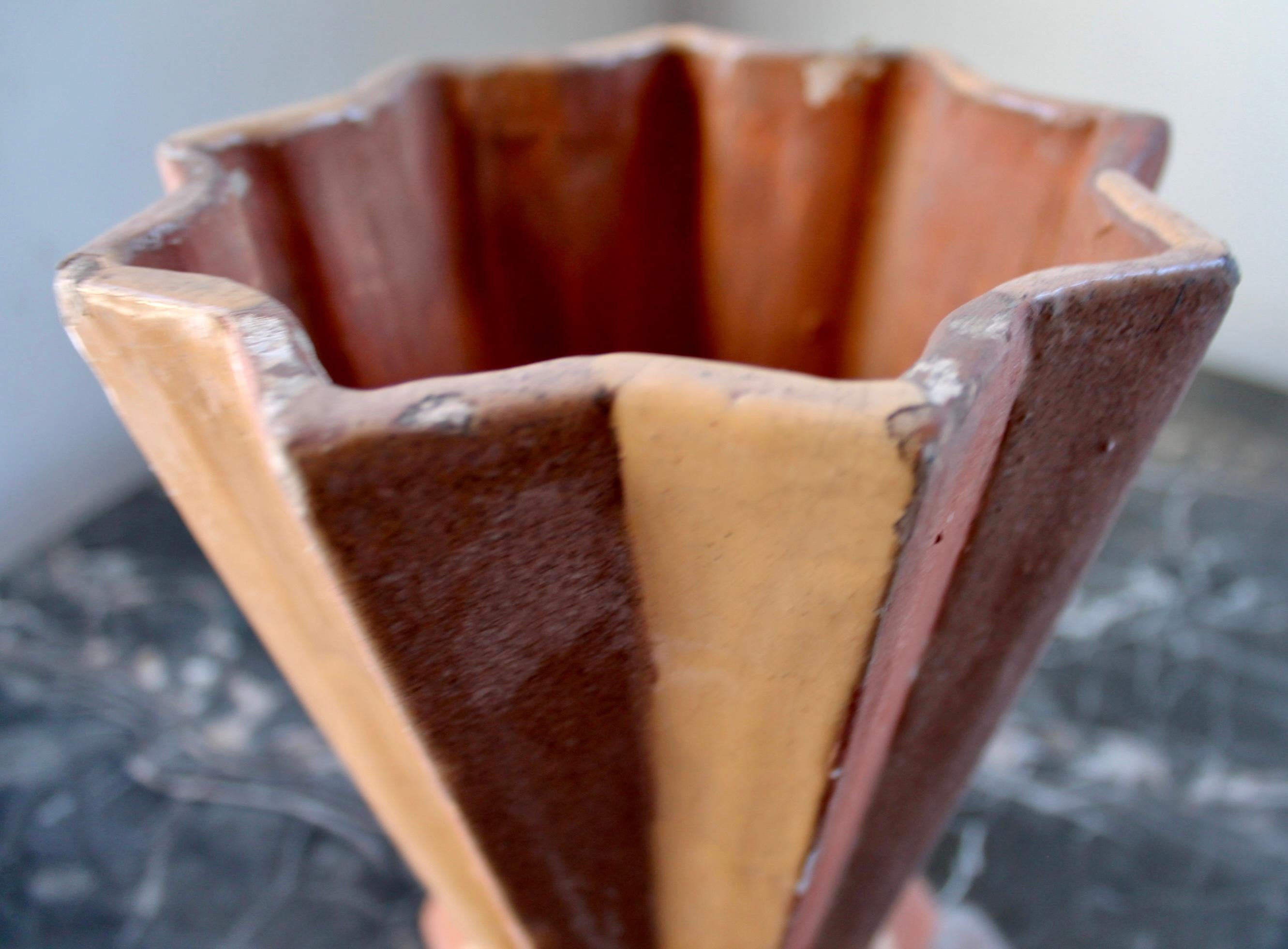 Terre cuite Vase Primavera Madeline Sougez en terre cuite peinte en vente