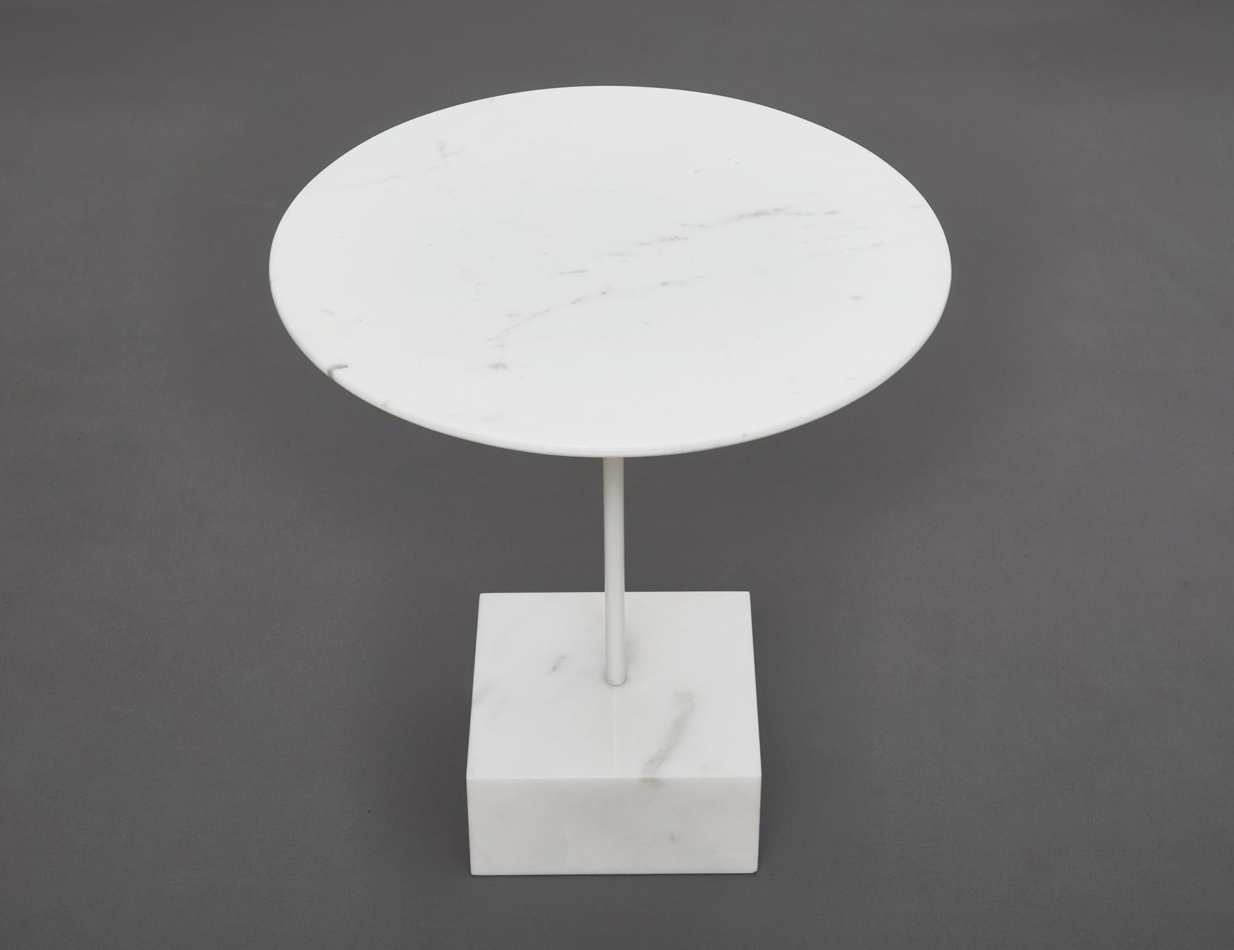 A magnificent original example of the Primavera side table or guéridon by Italian master designer Ettore Sottsass edited by Ultima Edizione end of the Eighties.

Both the round top and the square base are in beautiful Statutario Carrara marble