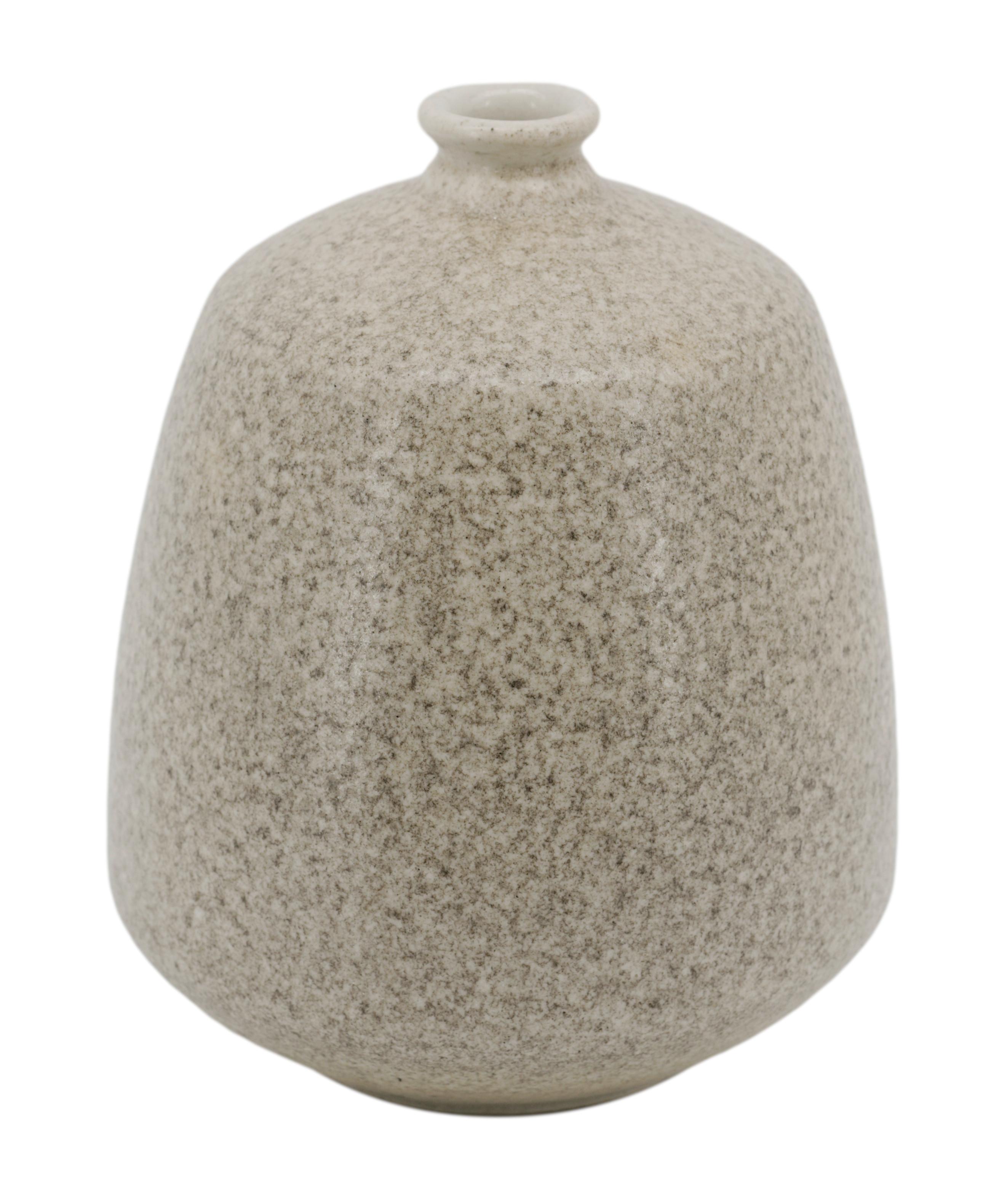 Vase en céramique en grès Art Déco de Charlotte CHAUCHET-GUILLERÉ (1878-1964) chez  SAINTE-RADEGONDE pour PRIMAVERA (Paris), France, vers 1922. Hauteur : 23,2 cm (9,1