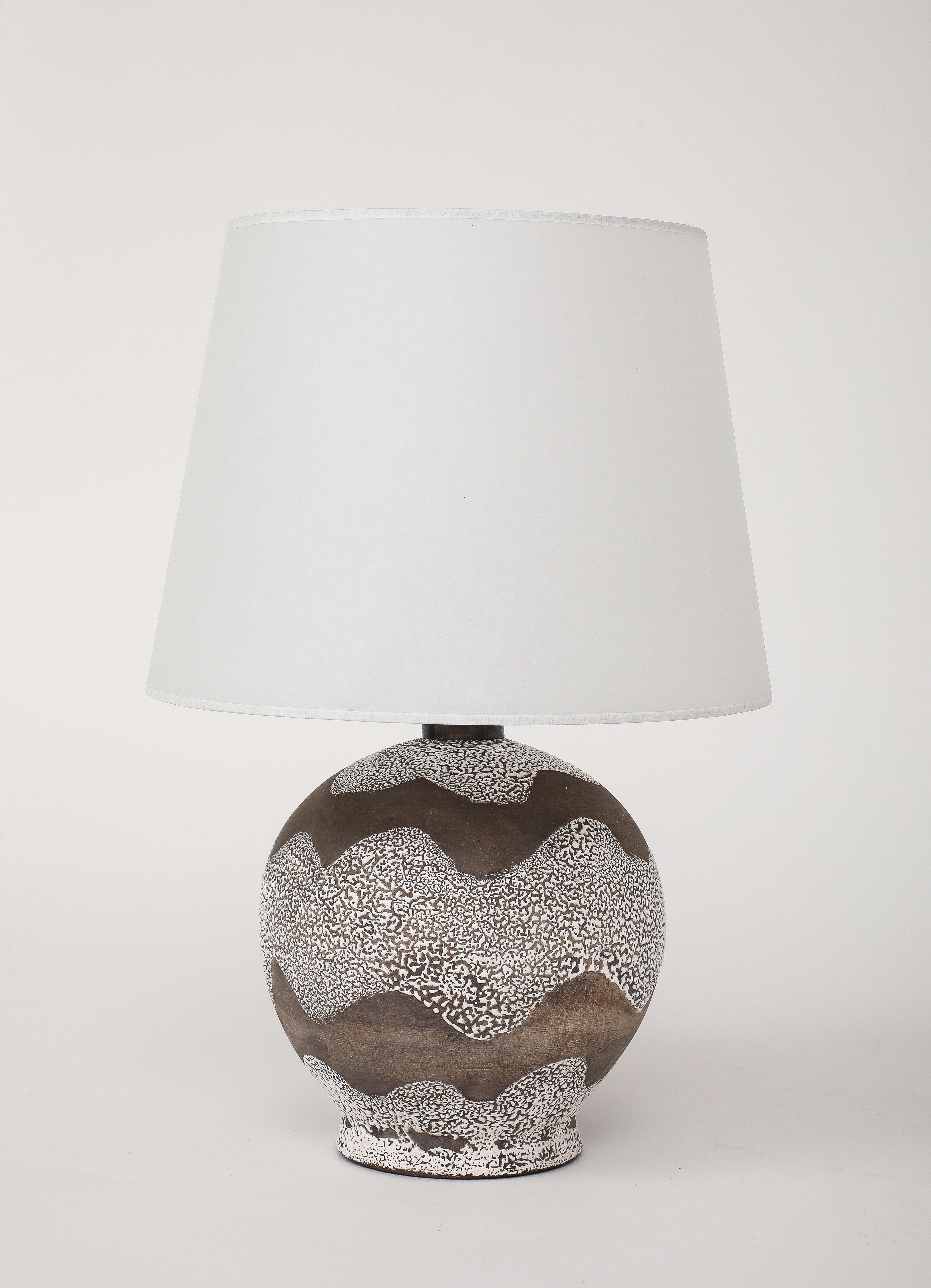 White & Brown Lamp Undulating Multi-textured Design, France, c. 1935 In Good Condition In Brooklyn, NY