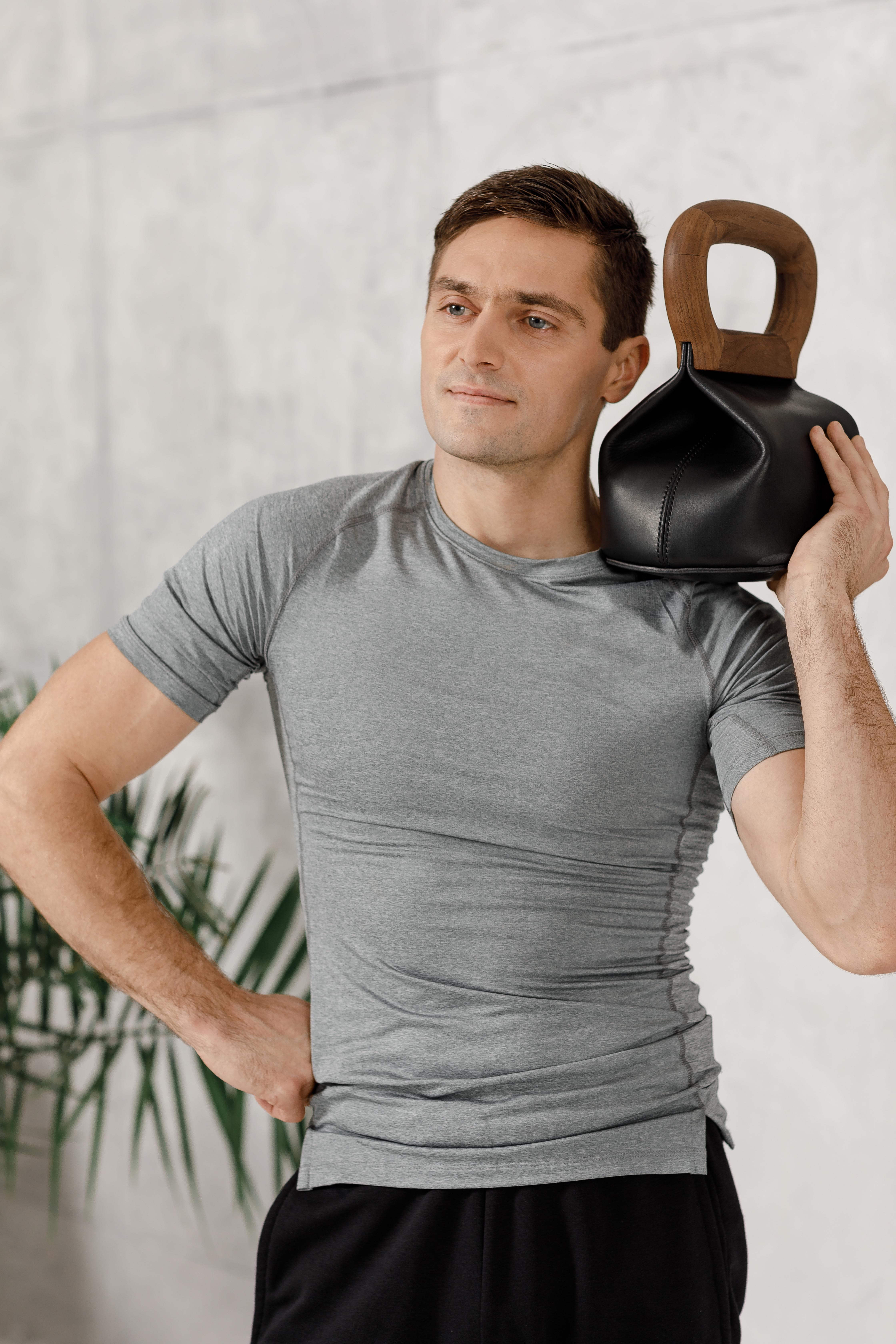 Prime Walnut, Kettlebell in pelle con sacco in pelle di Eternal Creek in vendita 3