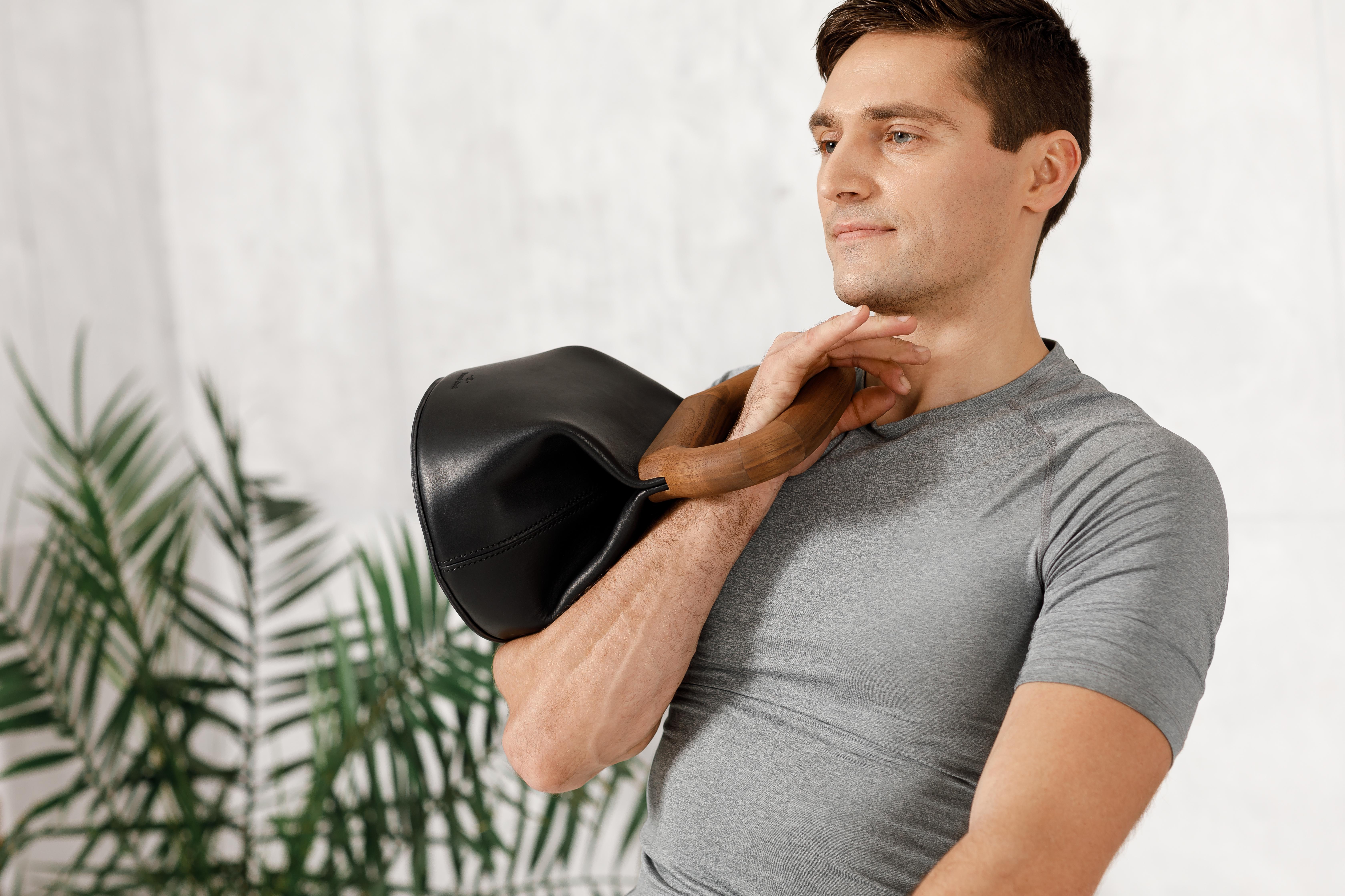 Lituano Prime Walnut, Kettlebell in pelle con sacco in pelle di Eternal Creek in vendita