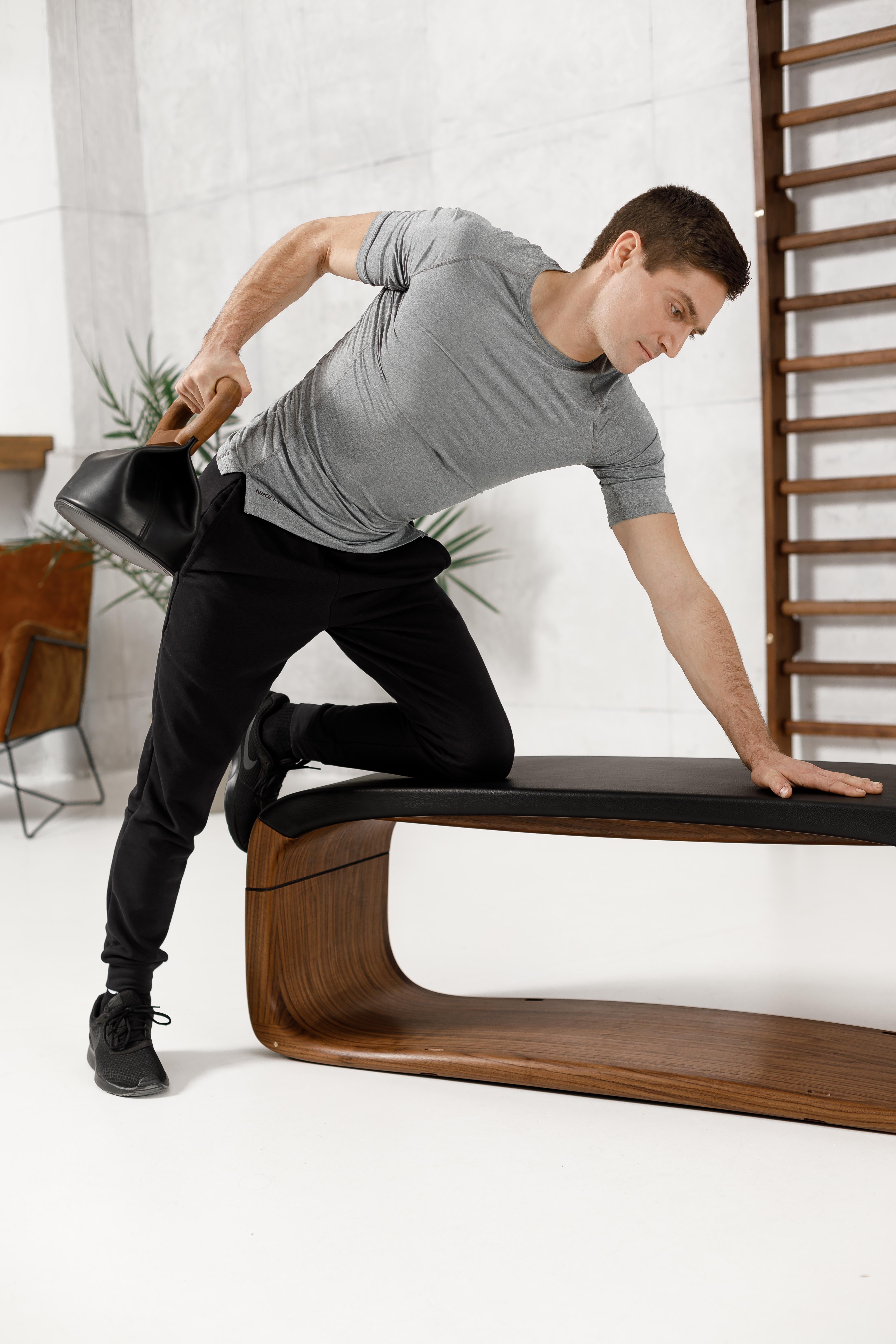 XXI secolo e contemporaneo Prime Walnut, Kettlebell in pelle con sacco in pelle di Eternal Creek in vendita