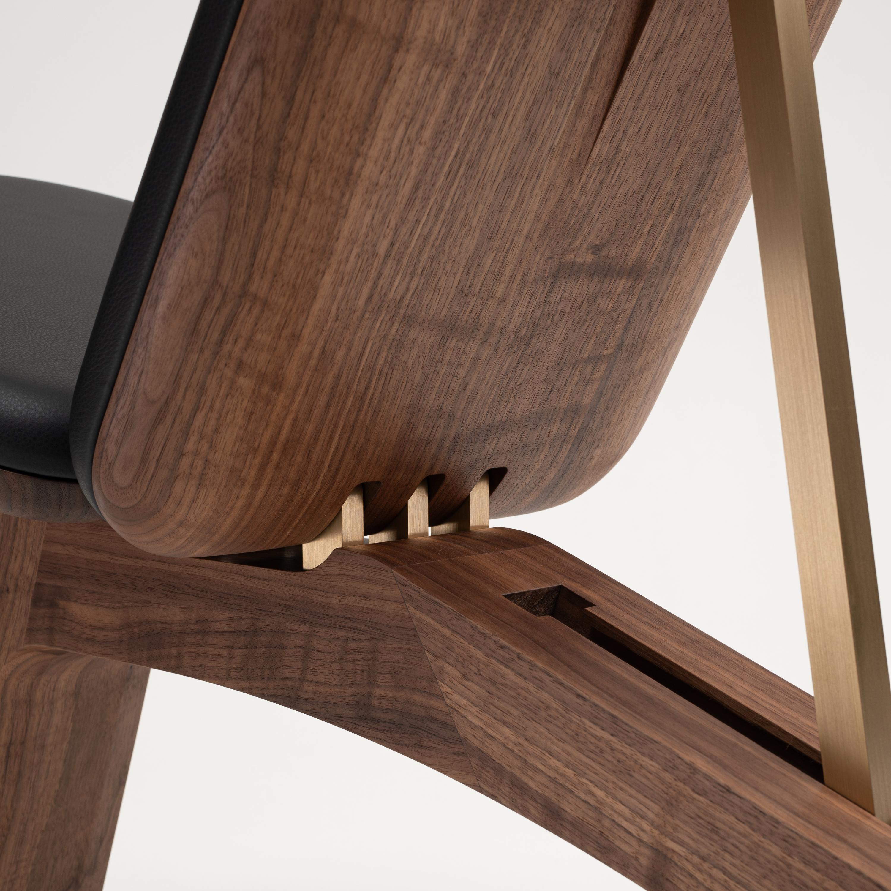 Prime Walnut, Any Metal, Any Leather Ledge Weight Bench di Eternal Creek in vendita 1