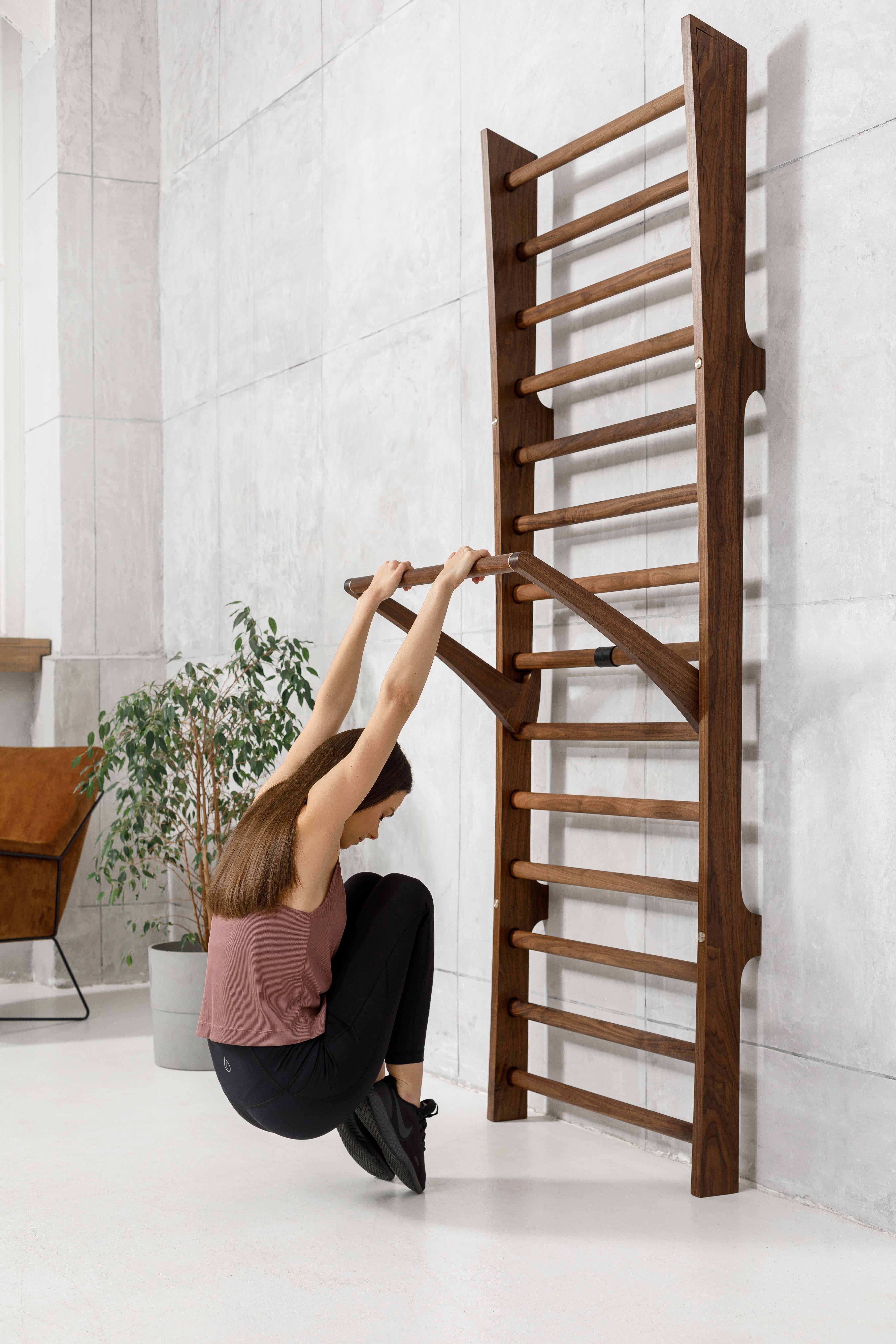 Lituanien Prime Walnut, Any Metal Reed Wall Bar by Eternal Creek en vente