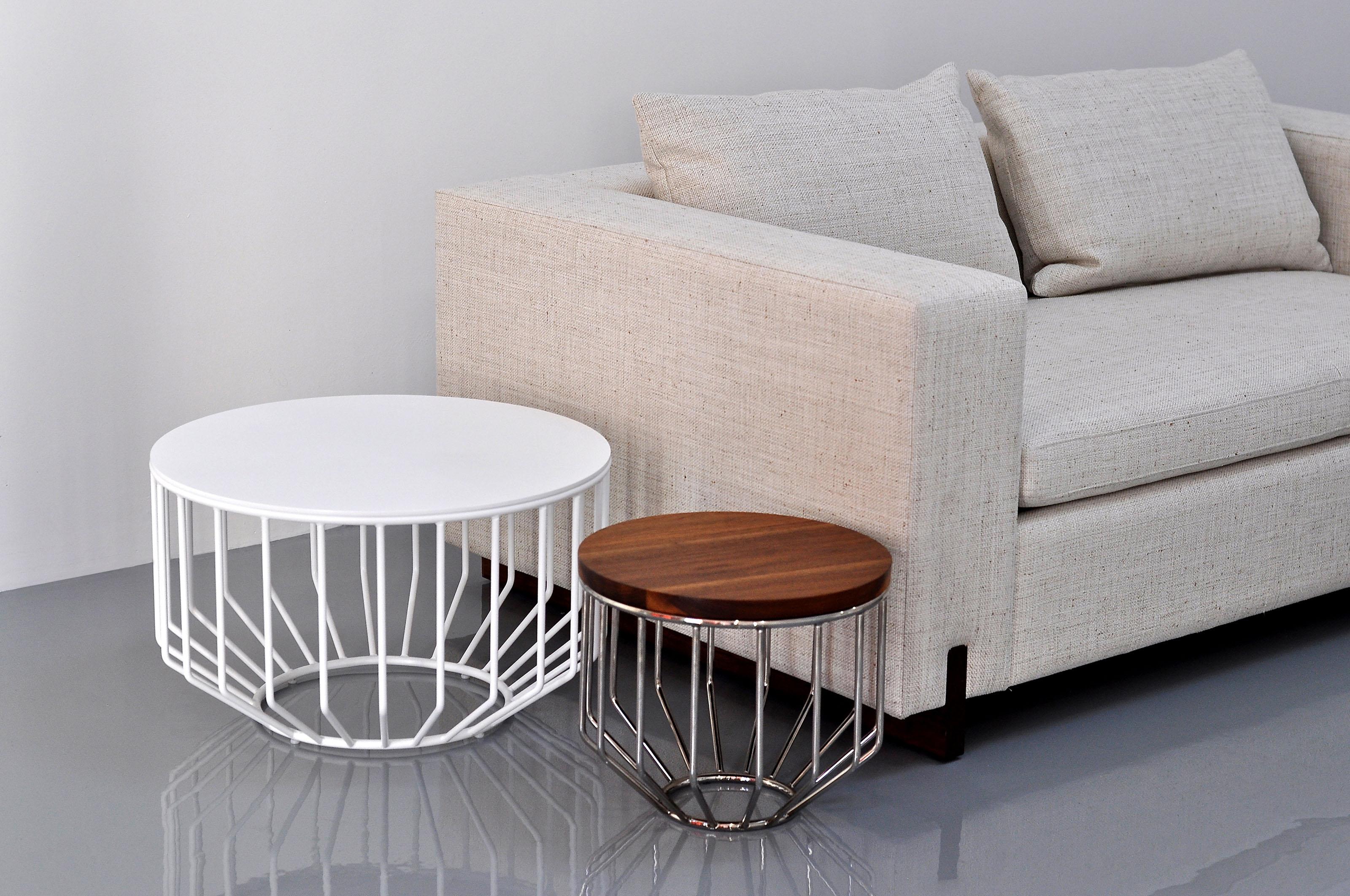 The Primetime series epitomizes a comfortable modernism. Drawing inspiration from mid-century
architecture yet remaining refreshingly modern, the lines are punctuated by the intersecting solid wood beams. The generous proportions of the Primetime’s