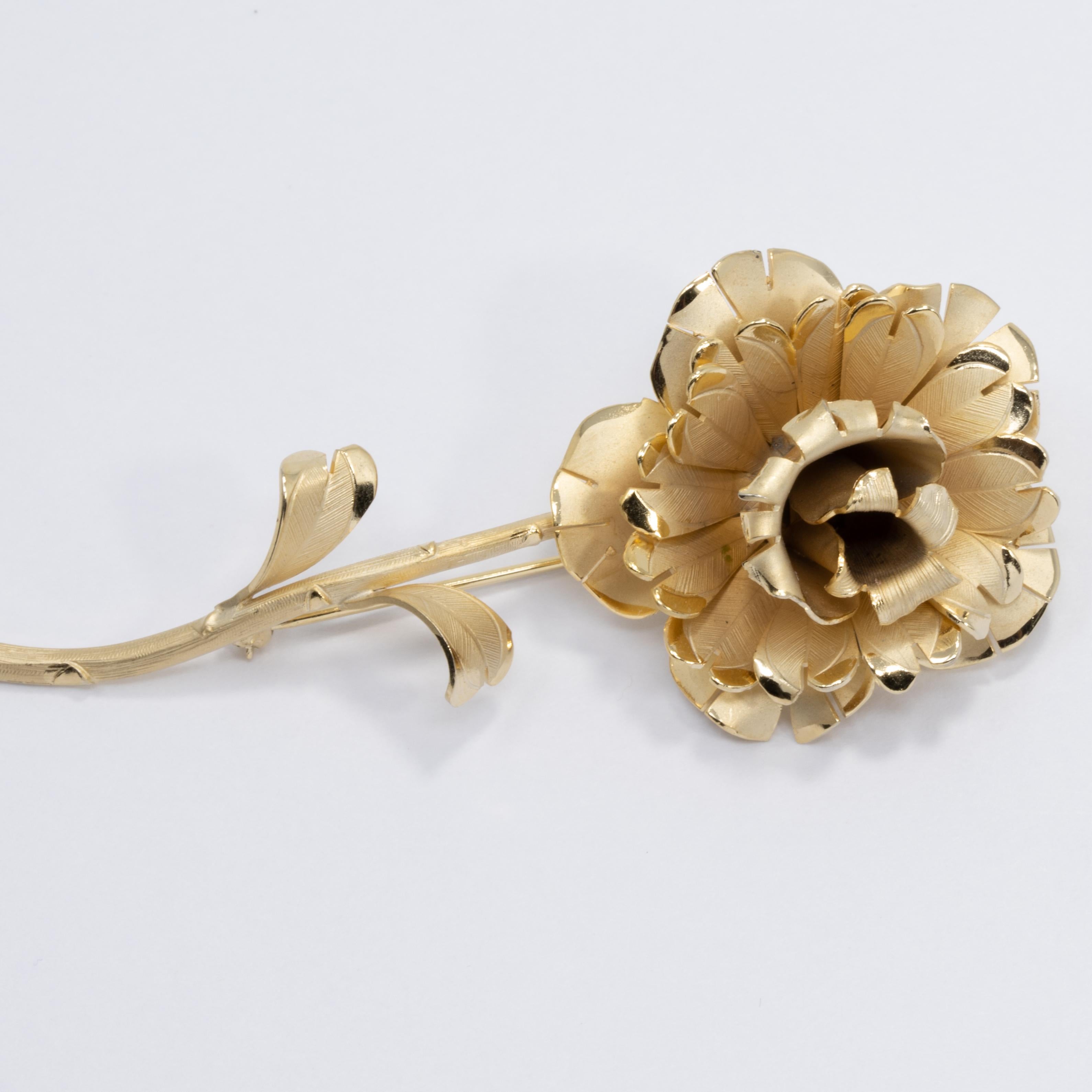 A sophisticated gold-tone pin brooch by Primex.  It's the little details on the stem and flowers in this pin that bring it to life!

Hallmarks: Primex